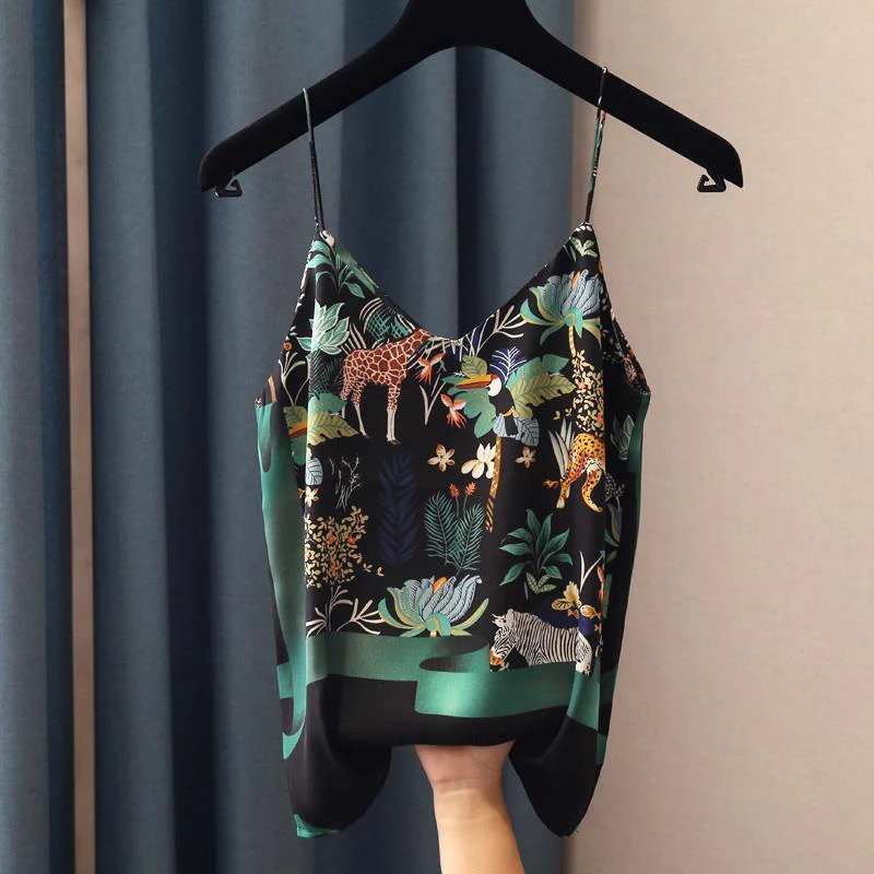 2022 National Style Spring Summer Women Sexy Spaghetti Strap Tank Top Vintage Print Femme chiffon V Neck Tops
2022 National Style Spring Summer Women Sexy Spaghetti Strap Tank Top Vintage Print Femme chiffon V Neck Tops