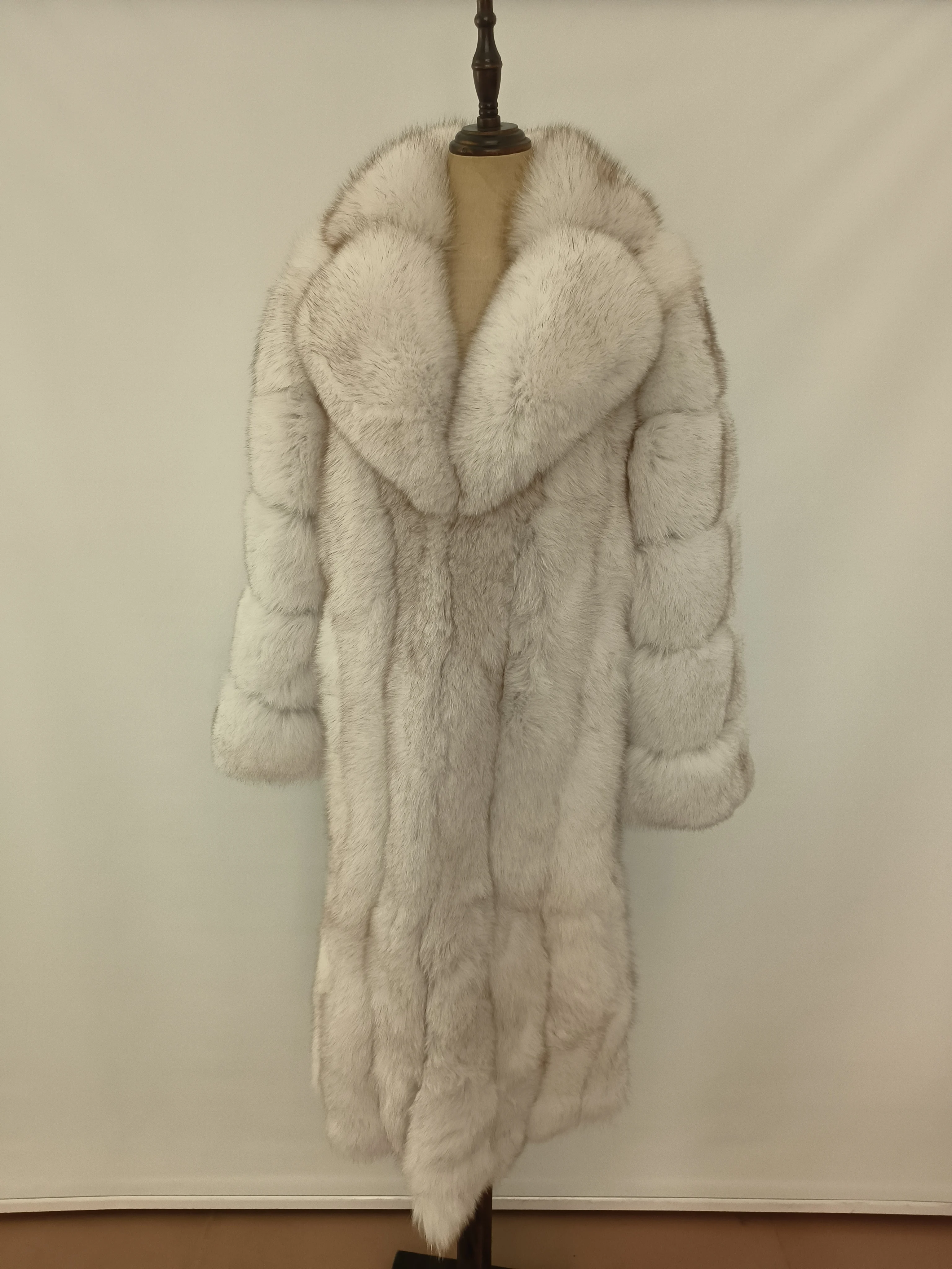 Hot Sale High quality Long Fur Coat Full Length Winter Warm Natural Fur Jacket Fashion New Women Real Fox Fur Clothing
Hot Sale High quality Long Fur Coat Full Length Winter Warm Natural Fur Jacket Fashion New Women Real Fox Fur Clothing