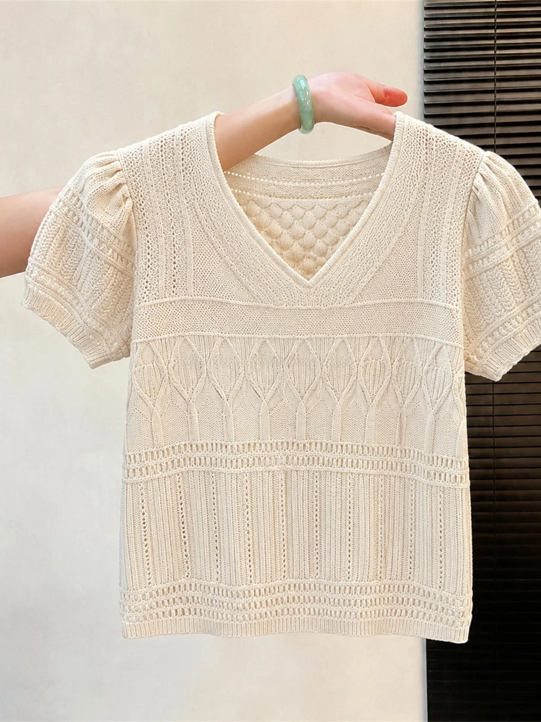 Korean Style V-Neck Short Sleeve Knitwear Casual Commute Summer Top Women's Fashion Small Shirt Poetic Lin Brand Straight Cut
Korean Style V-Neck Short Sleeve Knitwear Casual Commute Summer Top Women's Fashion Small Shirt Poetic Lin Brand Straight Cut