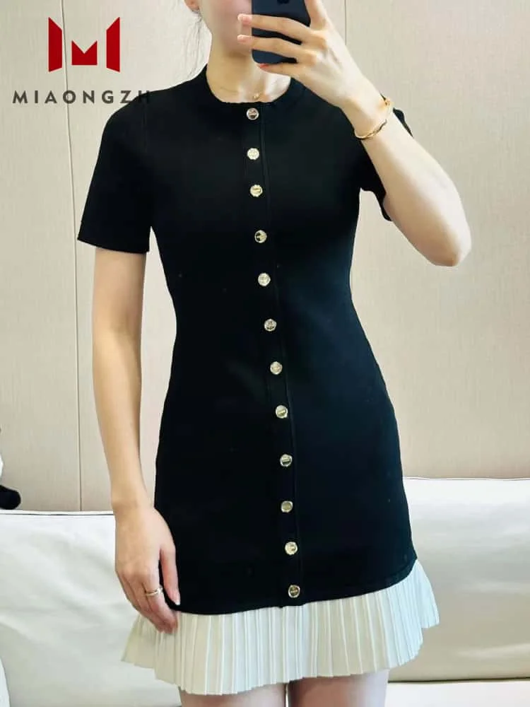 2025 New Early Spring For Women Knit Luxury Dress Fashion O Neck Short Sleeve Single Breasted Folds Female Evening Party Dresses
2025 New Early Spring For Women Knit Luxury Dress Fashion O Neck Short Sleeve Single Breasted Folds Female Evening Party Dresses