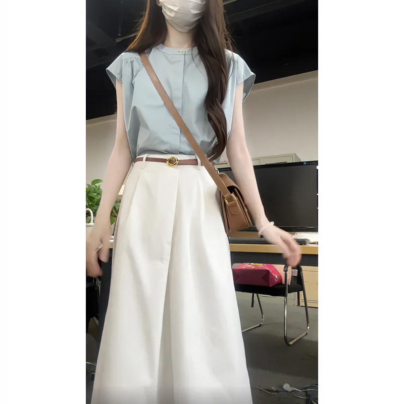 Новинка 2023 года, летние милые универсальные топы с отложным воротником и маленькими летящими рукавами, элегантная повседневная мини-юбка с высокой талией, комплект из 2 предметов для женщин
Новинка 2023 года, летние милые универсальные топы с отложным воротником и маленькими летящими рукавами, элегантная повседневная мини-юбка с высокой талией, комплект из 2 предметов для женщин