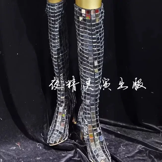 Женский костюм для сценического шоу, сапоги выше колена, народный танец, певица, вечерние шоу, зеркальная обувь, ботинки для ночного клуба Gogo, зеркальные ботинки
Женский костюм для сценического шоу, сапоги выше колена, народный танец, певица, вечерние шоу, зеркальная обувь, ботинки для ночного клуба Gogo, зеркальные ботинки