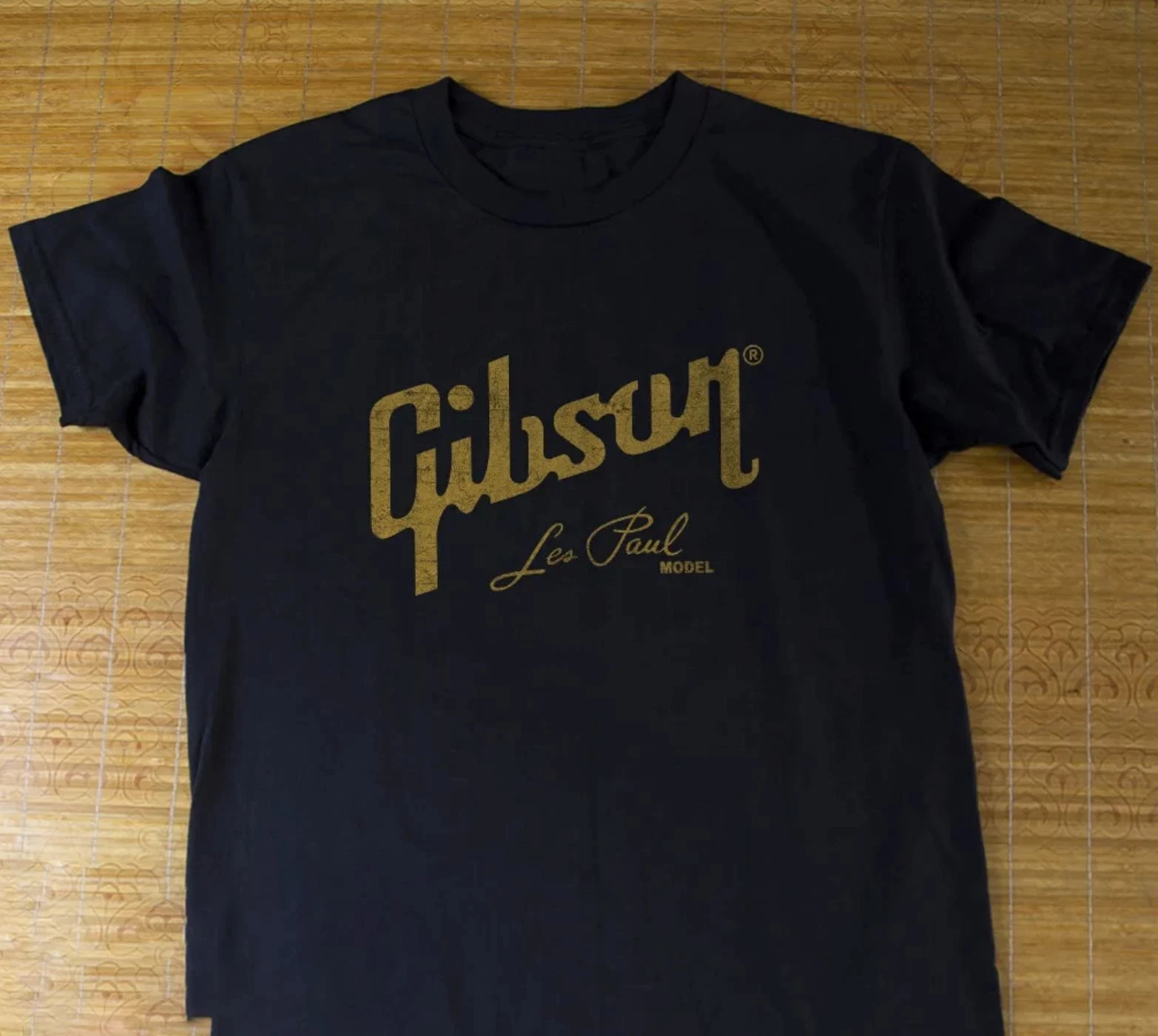 Черная футболка унисекс с логотипом модели Gibson Les Paul, мужская и женская уличная одежда высокого качества
Черная футболка унисекс с логотипом модели Gibson Les Paul, мужская и женская уличная одежда высокого качества