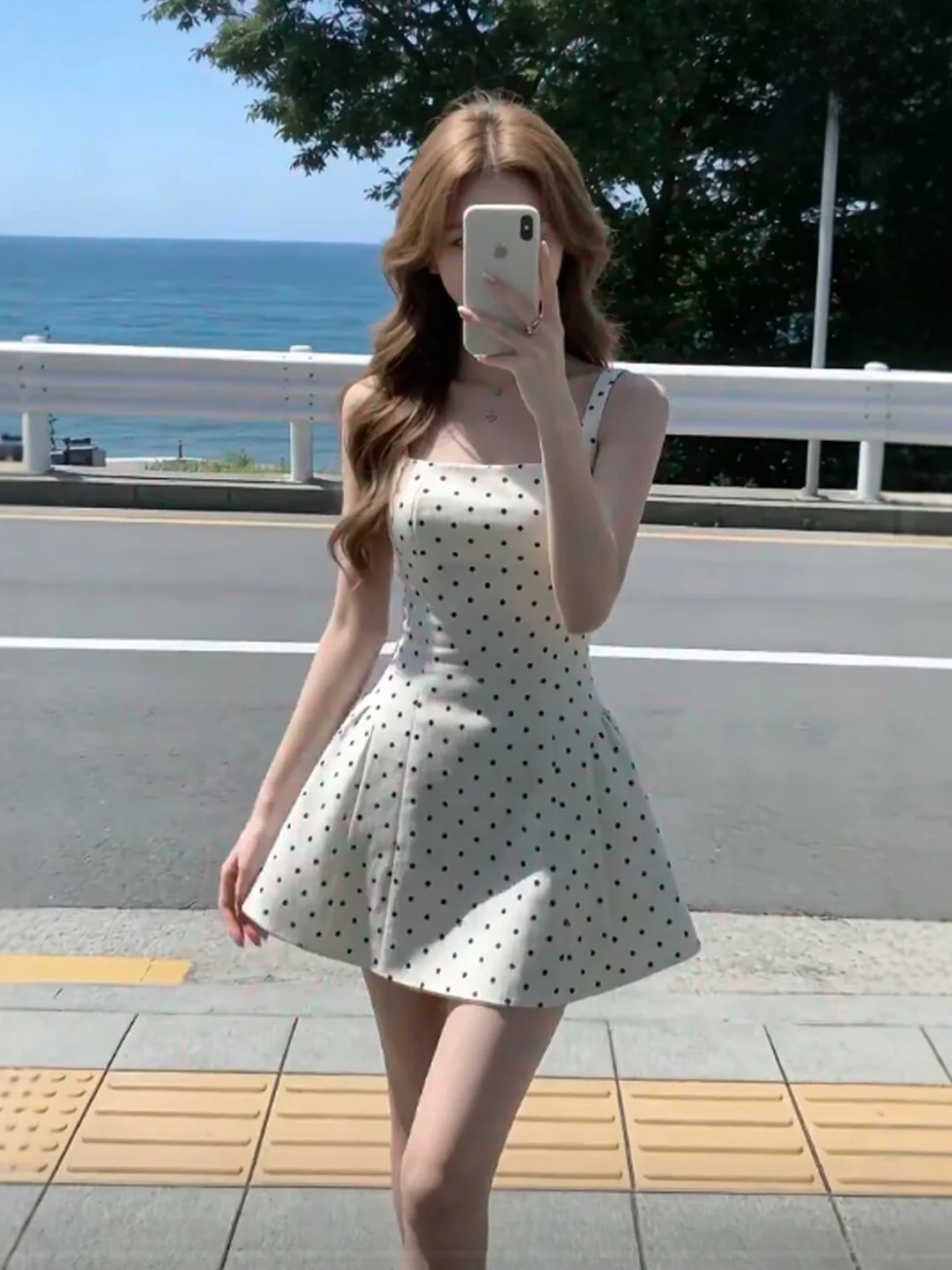 Summer Polka Dot Vest Dress Slim Fit High Waist Short Skirt French Style Cotton Non-Sleeved U-Neck Gown for Young Women
Summer Polka Dot Vest Dress Slim Fit High Waist Short Skirt French Style Cotton Non-Sleeved U-Neck Gown for Young Women