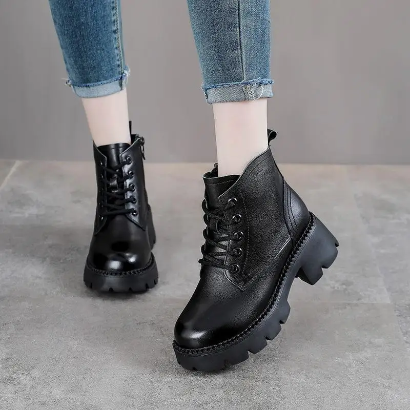 Retro Thickened Leather Boots Women's New Style Side Zipper round Toe High Heel Rubber Outsole Fashion Boots for Women
Retro Thickened Leather Boots Women's New Style Side Zipper round Toe High Heel Rubber Outsole Fashion Boots for Women
