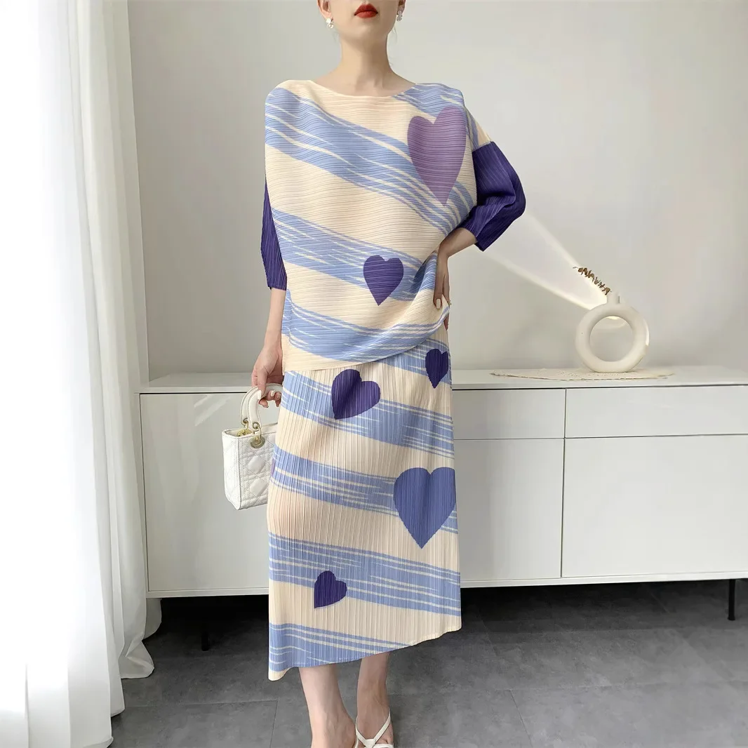 Miyakaya Style Pleated Suit for Women 2025 New Fashion Printed Round Neck Mid-sleeved Top + High Waist Skirt Two-piece Set
Miyakaya Style Pleated Suit for Women 2025 New Fashion Printed Round Neck Mid-sleeved Top + High Waist Skirt Two-piece Set