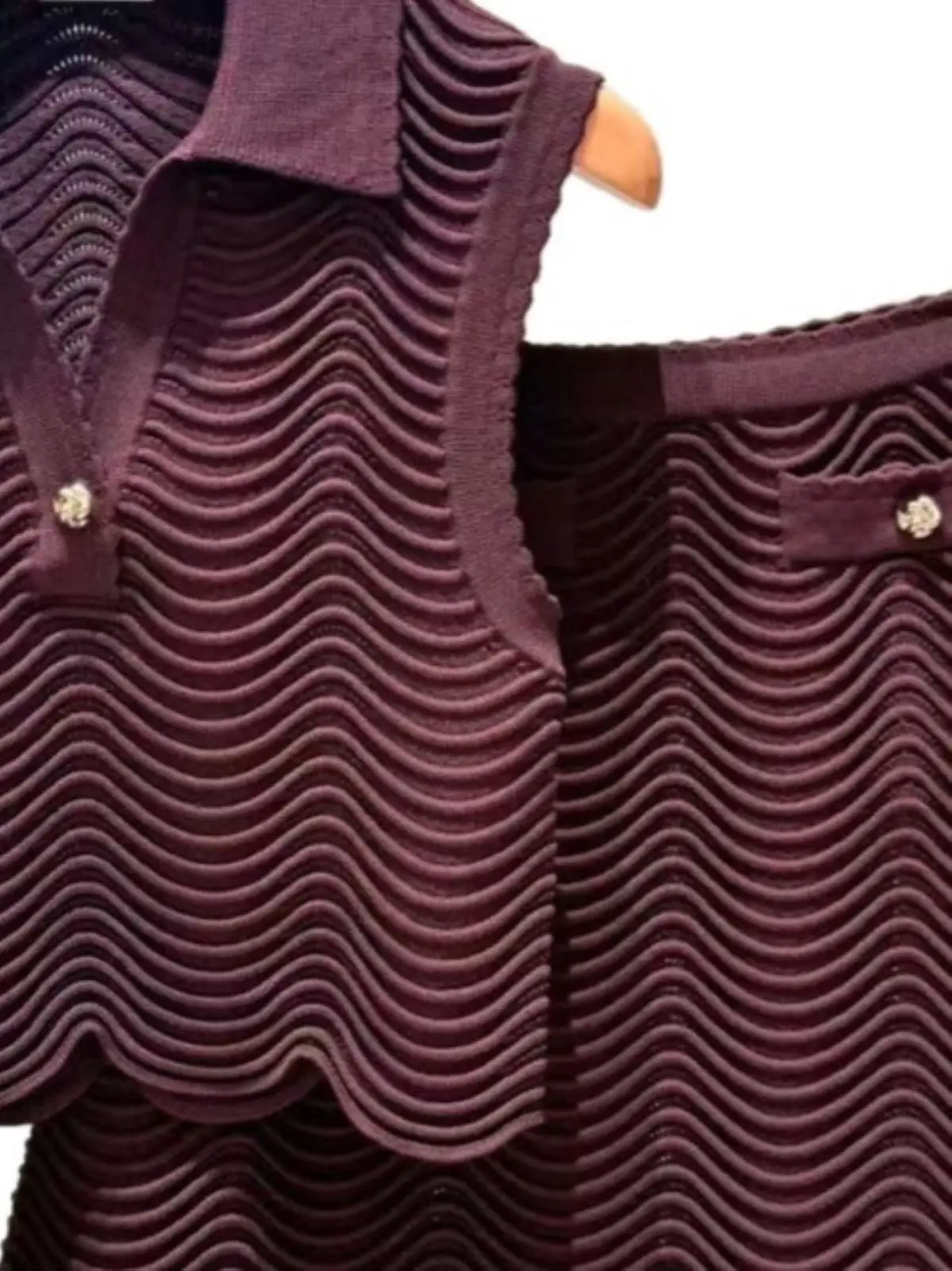 Spring/Summer Women Turn-down Collar Wavy Ribbed Sleeveless Knit Set Knitwear Top + Hign Waist Elegant Casual Mini Skirt
Spring/Summer Women Turn-down Collar Wavy Ribbed Sleeveless Knit Set Knitwear Top + Hign Waist Elegant Casual Mini Skirt