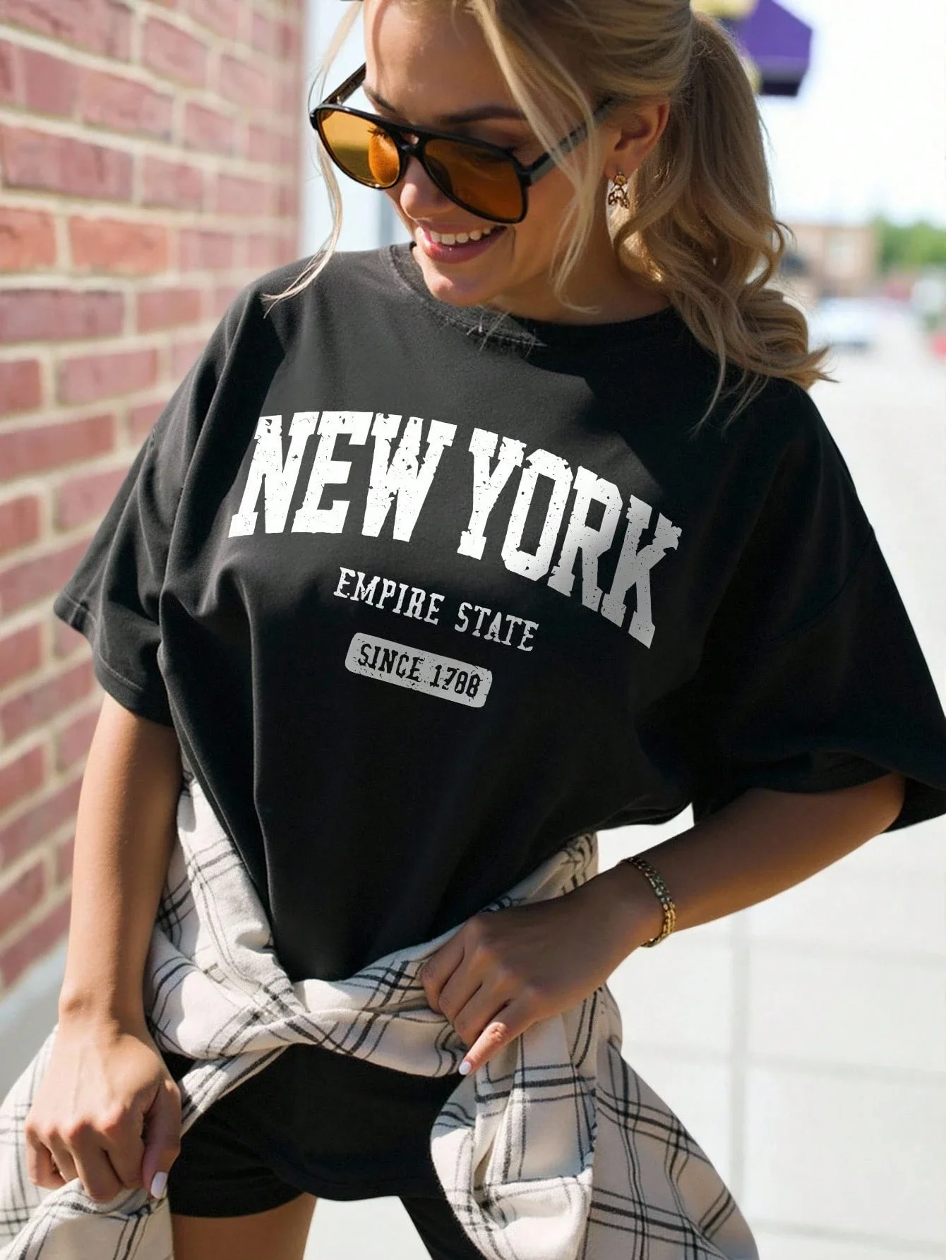 Plus Size Women's Empire State 1788 Vintage Letter Printed T-shirt, Slim-Fit Street Style for Curvy Hot Girls
Plus Size Women's Empire State 1788 Vintage Letter Printed T-shirt, Slim-Fit Street Style for Curvy Hot Girls