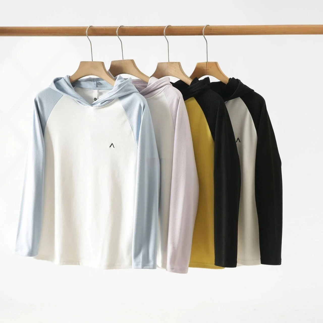 Comfortable Skin-Friendly Fleece Lined Hoodie Couple Matching Autumn Winter Fashion Color Block Design Casual Streetwear
Comfortable Skin-Friendly Fleece Lined Hoodie Couple Matching Autumn Winter Fashion Color Block Design Casual Streetwear