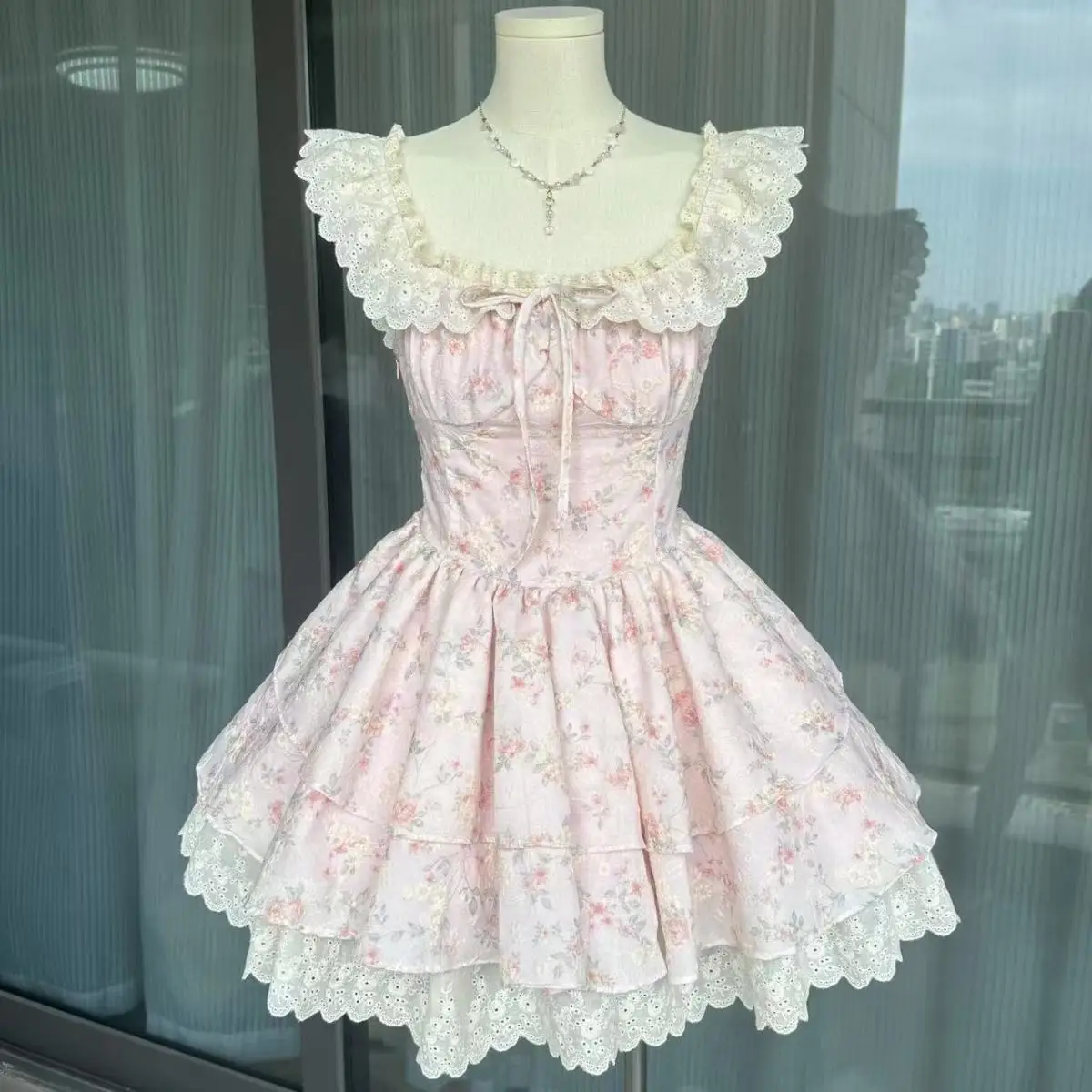 Sweet Girl Square Neck Small Flying Sleeves Bow Floral Dress Women Summer French Pincess Style Spliced Lace Cake Fluffy Dresses
Sweet Girl Square Neck Small Flying Sleeves Bow Floral Dress Women Summer French Pincess Style Spliced Lace Cake Fluffy Dresses