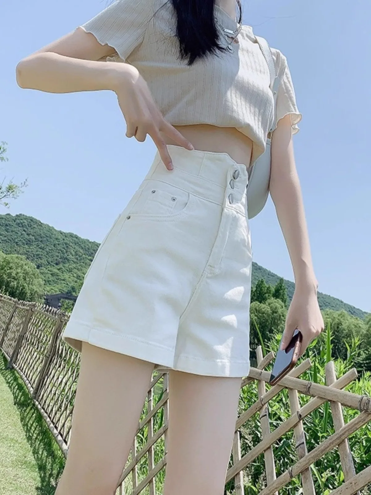 High Waist Slimming White Denim Shorts Women's Summer Casual Buttoned Tummy Covering Hot Girl Trendy INS Cotton Stretch Jeans
High Waist Slimming White Denim Shorts Women's Summer Casual Buttoned Tummy Covering Hot Girl Trendy INS Cotton Stretch Jeans