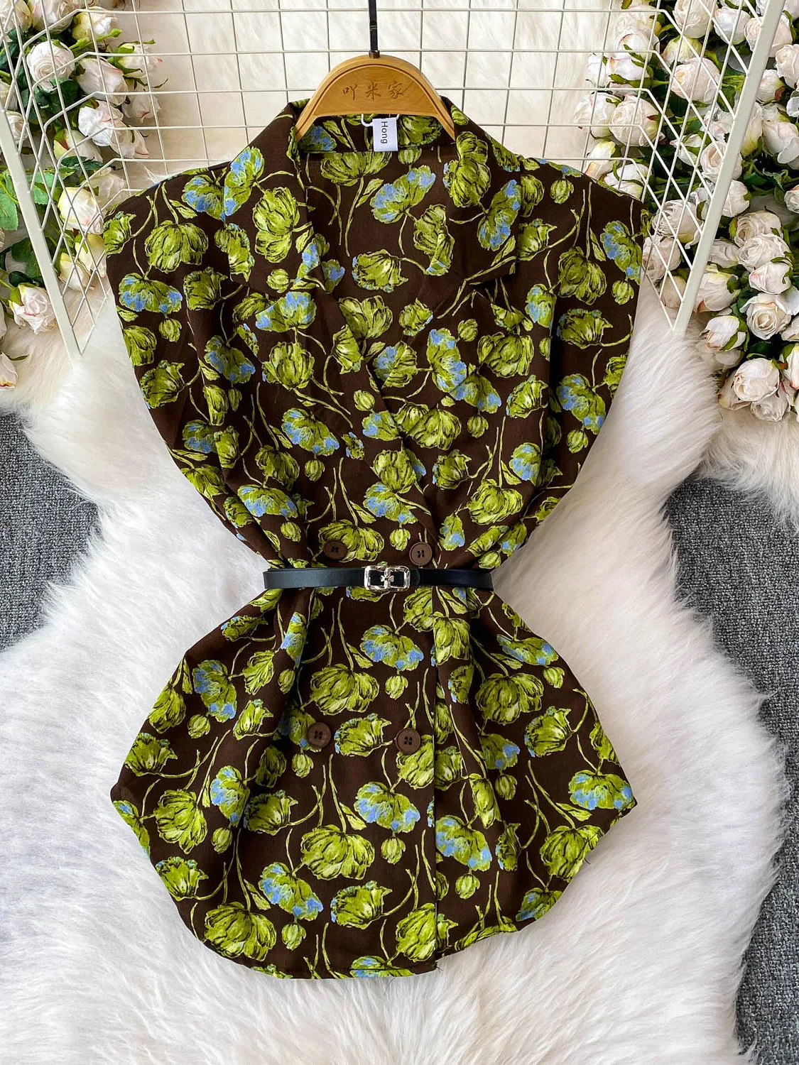 Slim Fit Printed Collarl Svel oulder Pad Vest irt Women Summer New Sle Double Button Waist Inward Thin Top
Slim Fit Printed Collarl Svel oulder Pad Vest irt Women Summer New Sle Double Button Waist Inward Thin Top