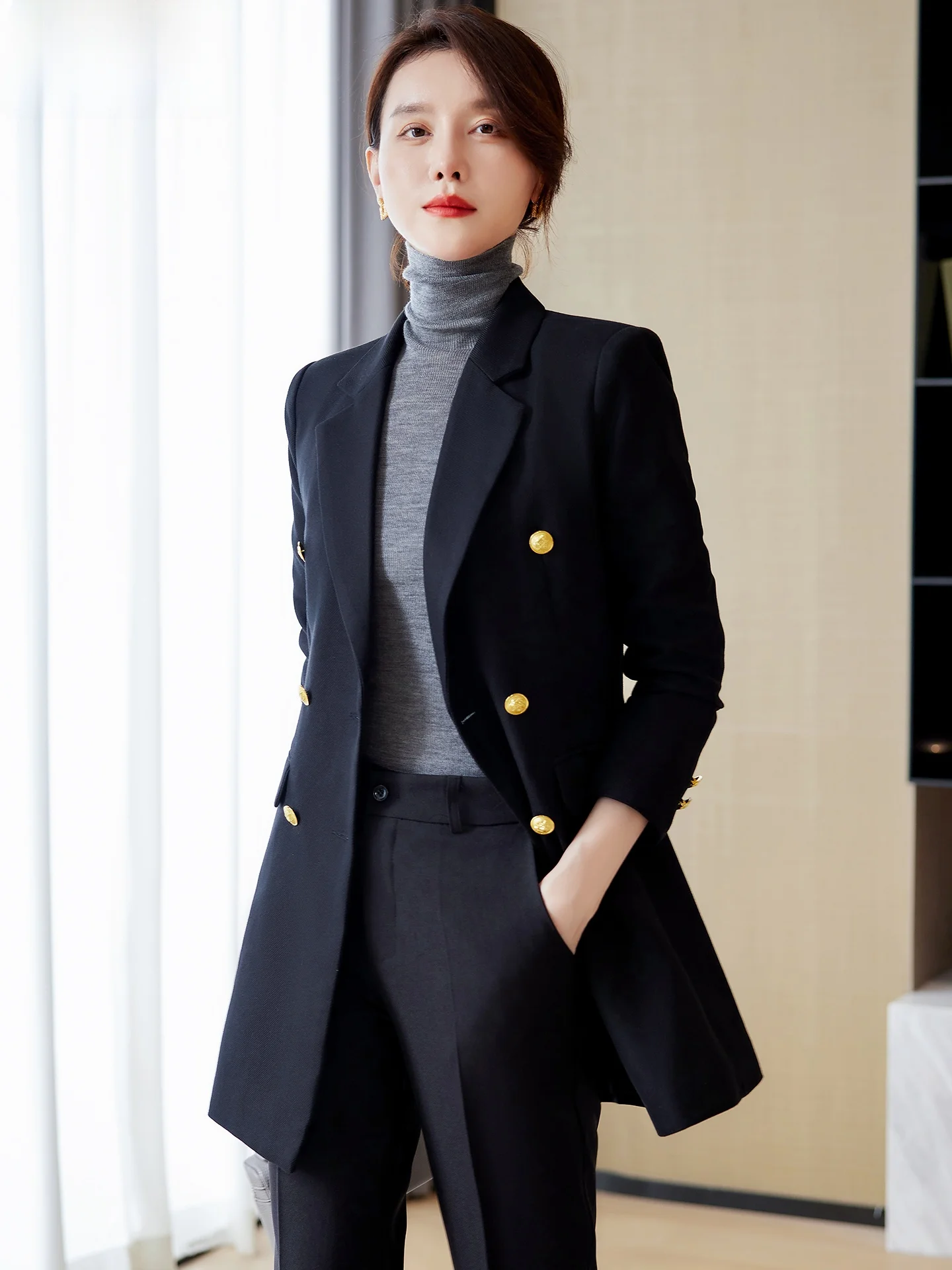 Elegant Black Coat Women's Mid-Length Stylish Autumn Winter Outerwear Professional High-End Korean Style Commute Fashion
Elegant Black Coat Women's Mid-Length Stylish Autumn Winter Outerwear Professional High-End Korean Style Commute Fashion