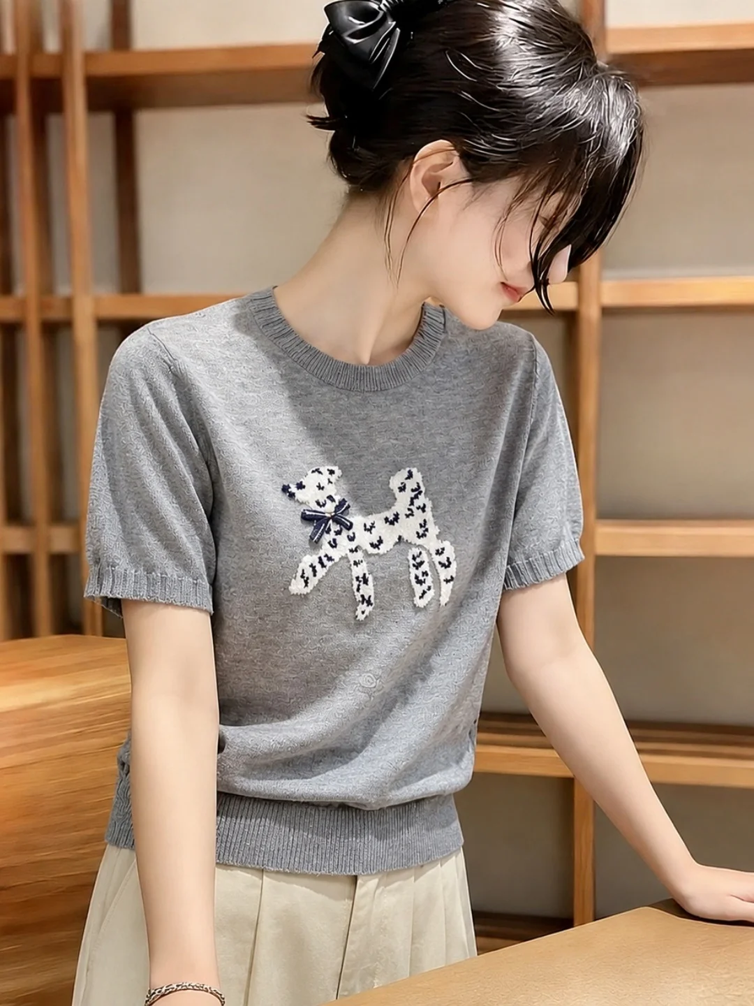 Korean Cartoon Embroidery Short Sleeve Ice Silk Knitted Summer round Neck Soft High-End Feeling Casual Loose Style Women Top
Korean Cartoon Embroidery Short Sleeve Ice Silk Knitted Summer round Neck Soft High-End Feeling Casual Loose Style Women Top