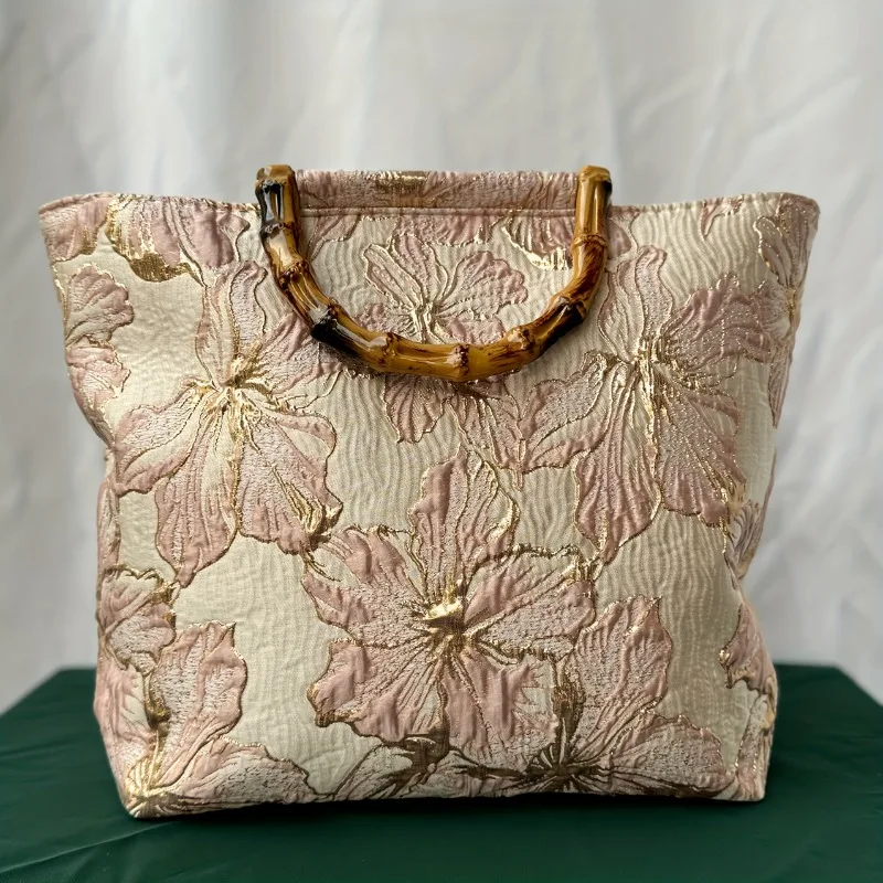 1pcs Canvas Light Pink Floral Embossed Tote Bag with Bamboo Handle Large Capacity Commuter Bag
1pcs Canvas Light Pink Floral Embossed Tote Bag with Bamboo Handle Large Capacity Commuter Bag