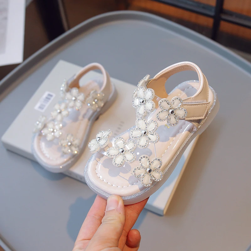 Girls Sandals 2023 New Kids Fashion Versatile Flowers Decoration Chic Princess Children Mary Jane Shoes for Party Wedding Shows
Girls Sandals 2023 New Kids Fashion Versatile Flowers Decoration Chic Princess Children Mary Jane Shoes for Party Wedding Shows