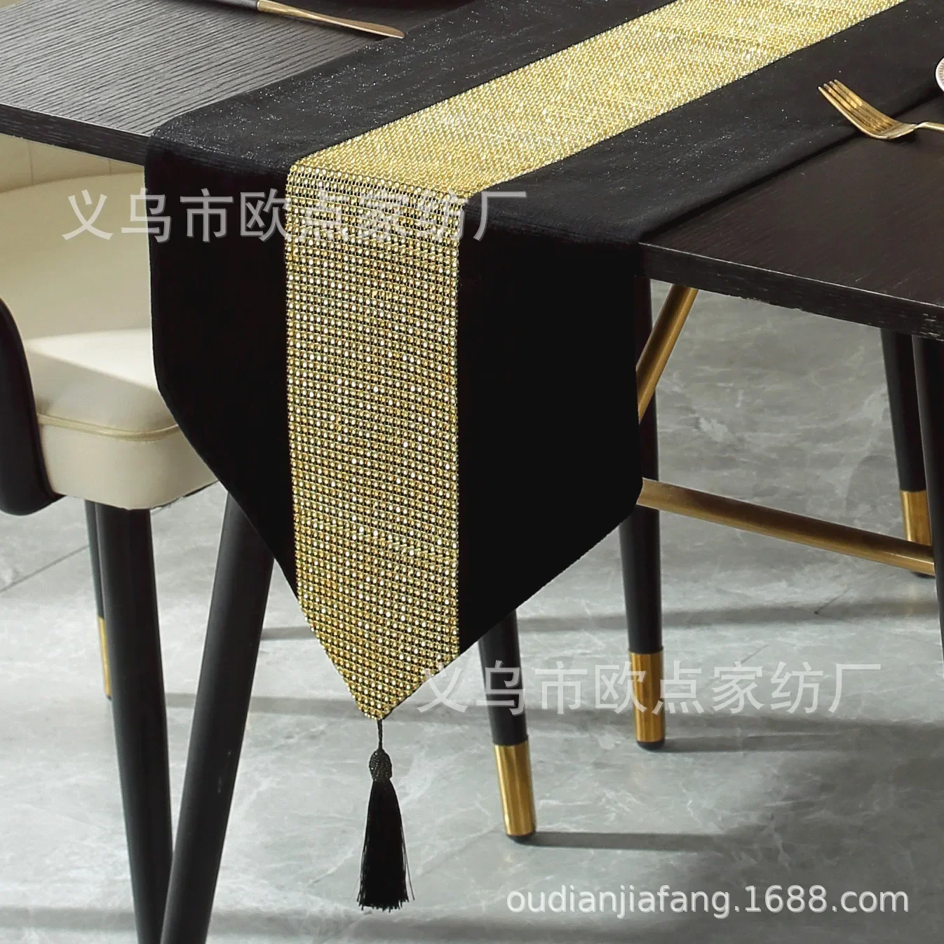 New Luxury Velvet Diamante Table Runner Chenille Satin Minimalist Velvet Dining Table Runner Luxury Embroidered Table Runner
New Luxury Velvet Diamante Table Runner Chenille Satin Minimalist Velvet Dining Table Runner Luxury Embroidered Table Runner
