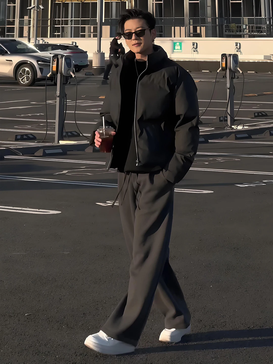 Теплая хлопковая мужская короткая куртка-пуховик с воротником-стойкой из искусственной кожи, зимняя верхняя одежда, утепленная, повседневная, однотонная
Теплая хлопковая мужская короткая куртка-пуховик с воротником-стойкой из искусственной кожи, зимняя верхняя одежда, утепленная, повседневная, однотонная