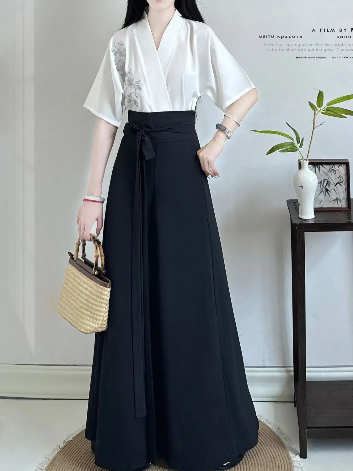 2026 Summer Women's Hanfu Tang Style Eight Torn Skirt Improved Han Elements Commuting Daily
2026 Summer Women's Hanfu Tang Style Eight Torn Skirt Improved Han Elements Commuting Daily