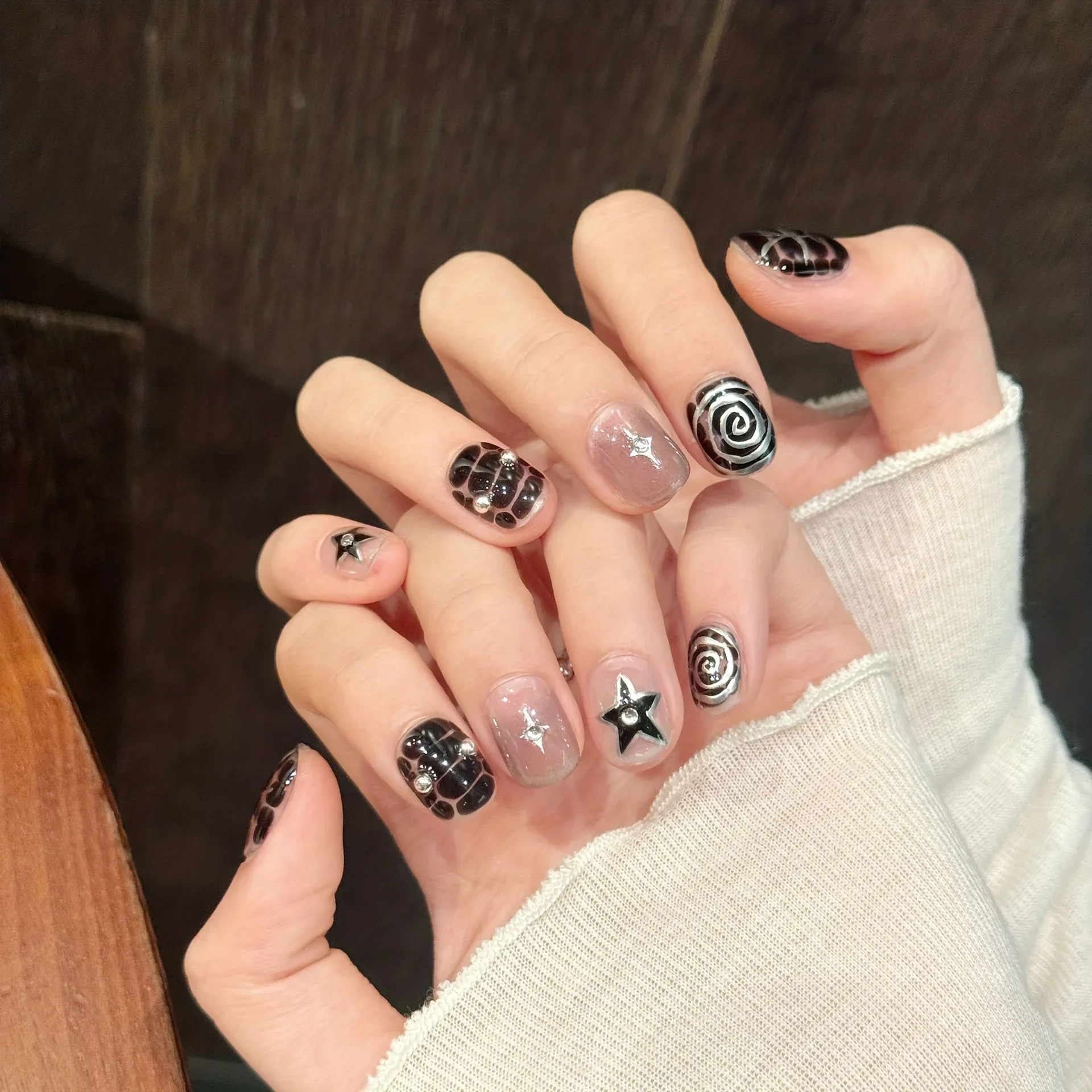 10pcs Dark Relief Star Handmade Press on Nails Vertigo Full Coverage Nail Tips for Women&Girl Short Detachable Wearable Nail Art
10pcs Dark Relief Star Handmade Press on Nails Vertigo Full Coverage Nail Tips for Women&Girl Short Detachable Wearable Nail Art