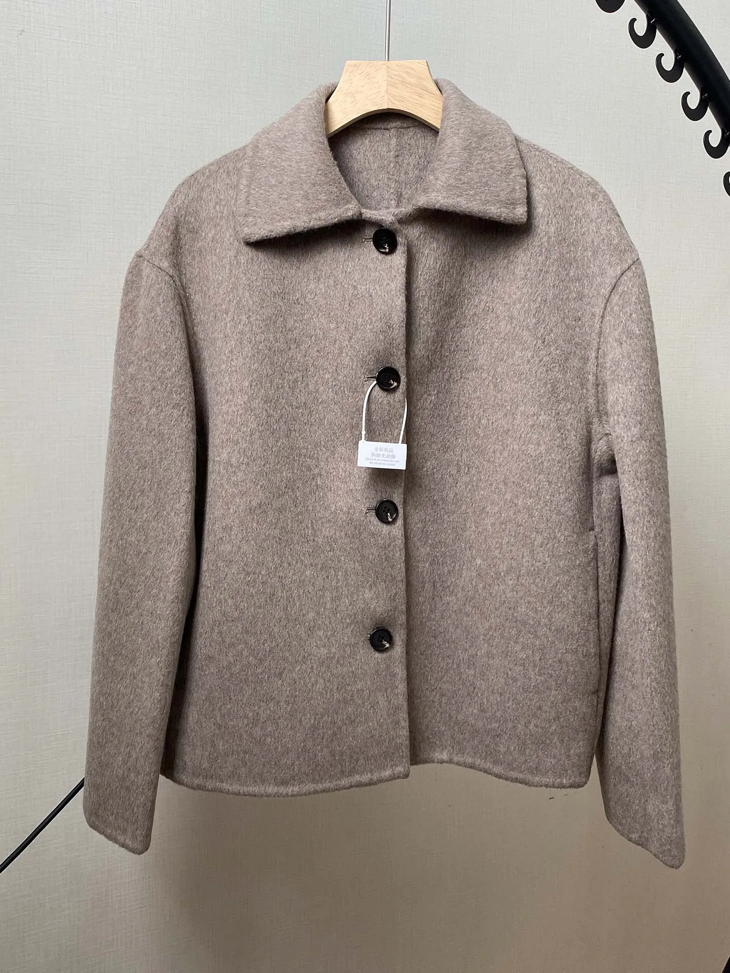 Pure Quali MD2025 Autumn Winter ort Collar Woolen Coat Women's Commute Sle Thiened Long Sve Straight Cut Coat
Pure Quali MD2025 Autumn Winter ort Collar Woolen Coat Women's Commute Sle Thiened Long Sve Straight Cut Coat