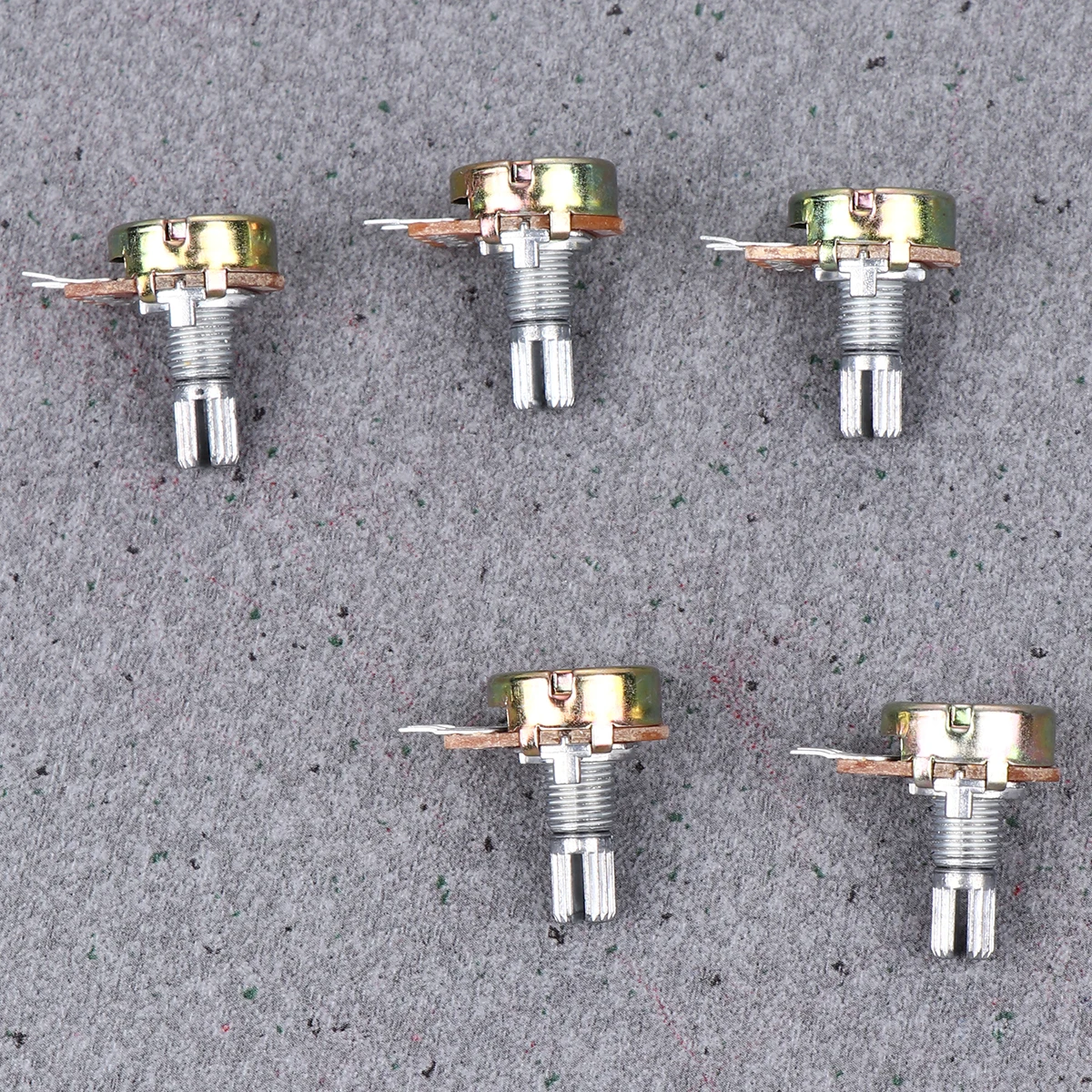 30 set 30 Sets Audio Potentiometers Guitar B100K Potentiometer Volume Control Full Size Long Split Shaft Coarse Knurled Durable
30 set 30 Sets Audio Potentiometers Guitar B100K Potentiometer Volume Control Full Size Long Split Shaft Coarse Knurled Durable