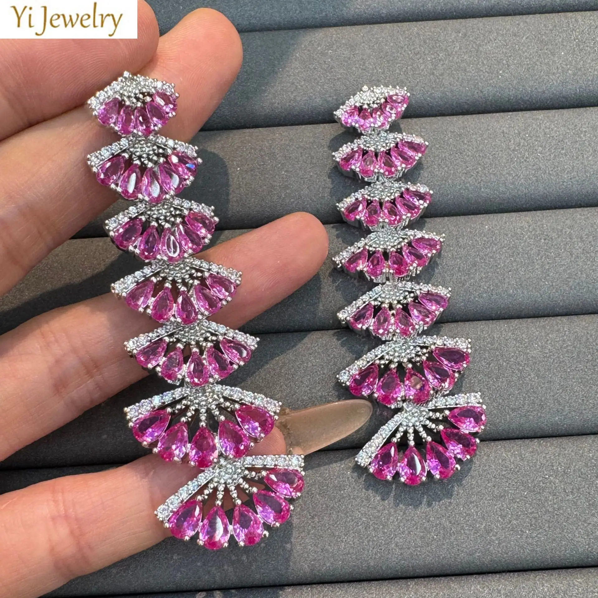 Gorgeous earrings for women evening party wedding bride dangling earrings long pendant fan shaped fushia white multicolor
Gorgeous earrings for women evening party wedding bride dangling earrings long pendant fan shaped fushia white multicolor