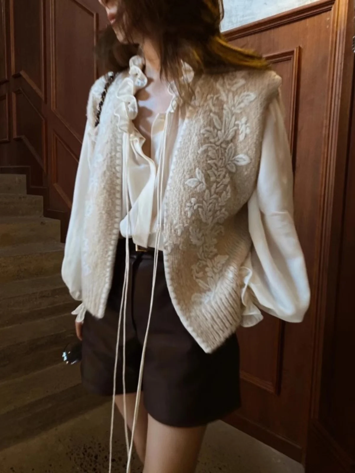 French Style Embroidered Knitted Shirt with Wood Grain for Women Two-Piece Set Loose Fit Long Sleeve Autumn Winter Top
French Style Embroidered Knitted Shirt with Wood Grain for Women Two-Piece Set Loose Fit Long Sleeve Autumn Winter Top