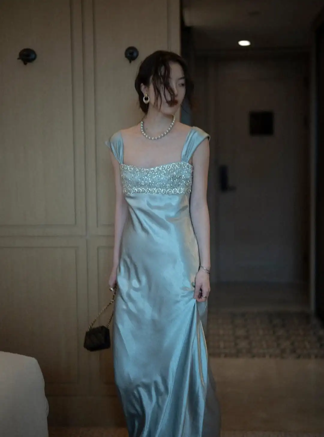 Sequin Embellished Square Neck Satin Long Dress Luxe Gloss Fabric Slimming Party Style 2026 Summer Gala Chic Lady Formal Outfit
Sequin Embellished Square Neck Satin Long Dress Luxe Gloss Fabric Slimming Party Style 2026 Summer Gala Chic Lady Formal Outfit