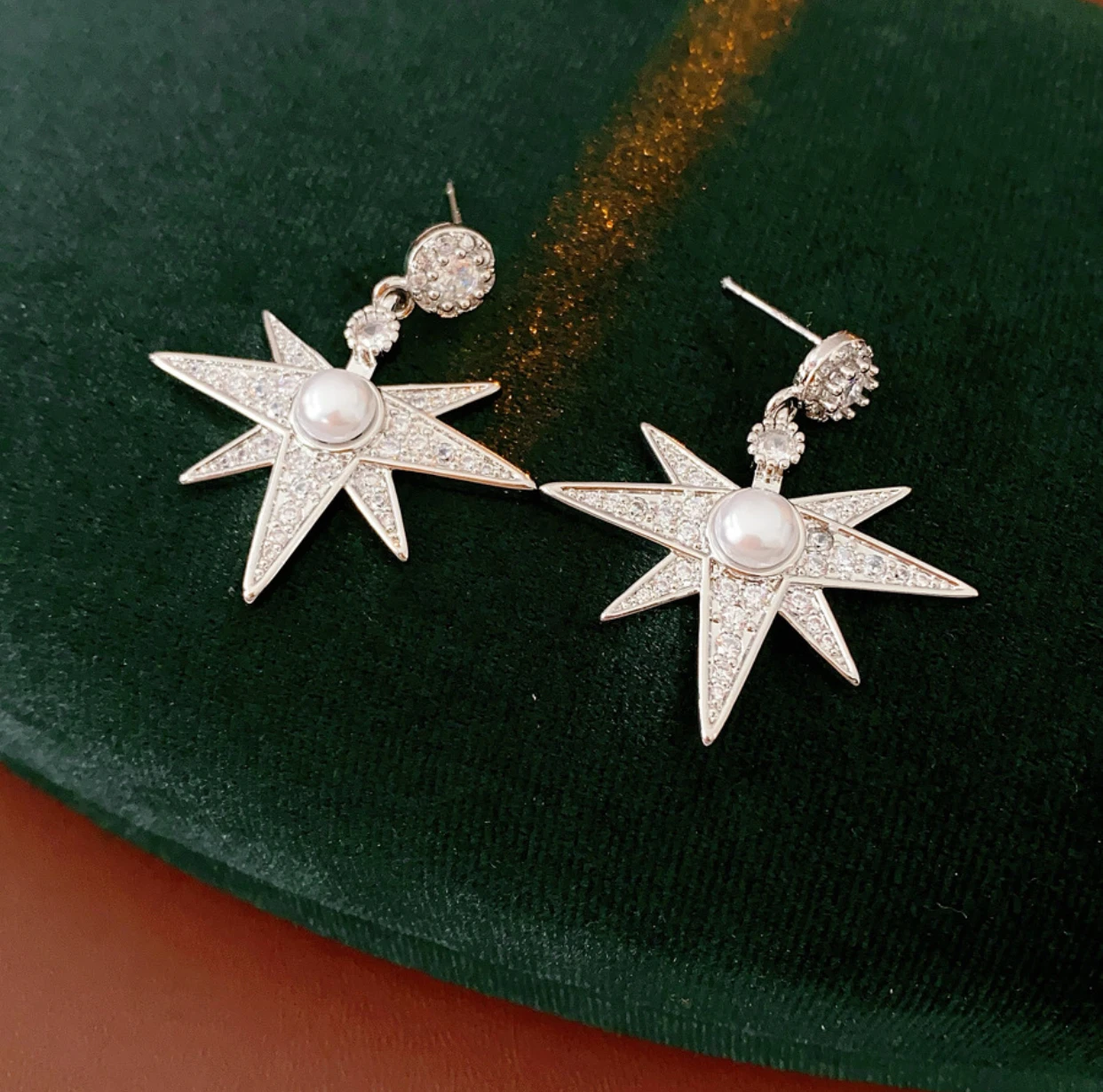 Luxury zirconium 3.5 * 3.5 cm star stud earrings, fashionable, versatile, exaggerated earrings, high-end, delicate earrings
Luxury zirconium 3.5 * 3.5 cm star stud earrings, fashionable, versatile, exaggerated earrings, high-end, delicate earrings