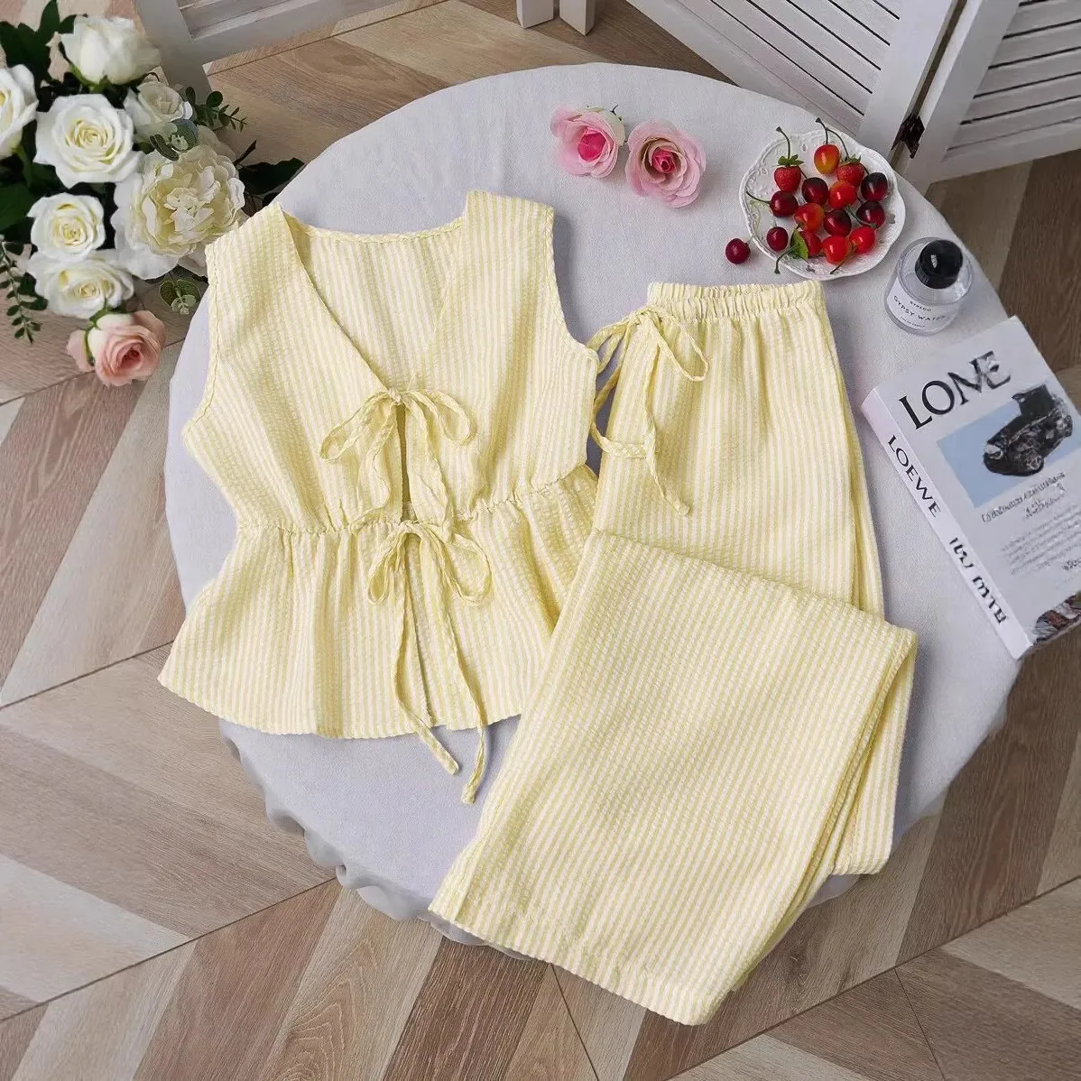 Women Two-piece Set Striped Tank Top Drawstring Waist Loose Fit Vest Light Yellow Sleeveless -neck Cropped Camisole
Women Two-piece Set Striped Tank Top Drawstring Waist Loose Fit Vest Light Yellow Sleeveless -neck Cropped Camisole