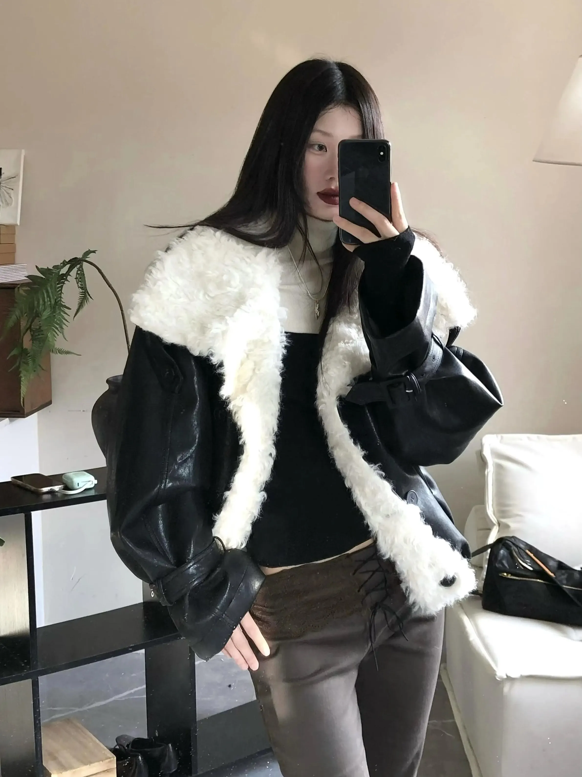 American Retro Short Fur Collar Thickened Parka Coat Women's Winter Warm Cotton Jacket Korean Style Loose Fit Long Sleeve
American Retro Short Fur Collar Thickened Parka Coat Women's Winter Warm Cotton Jacket Korean Style Loose Fit Long Sleeve
