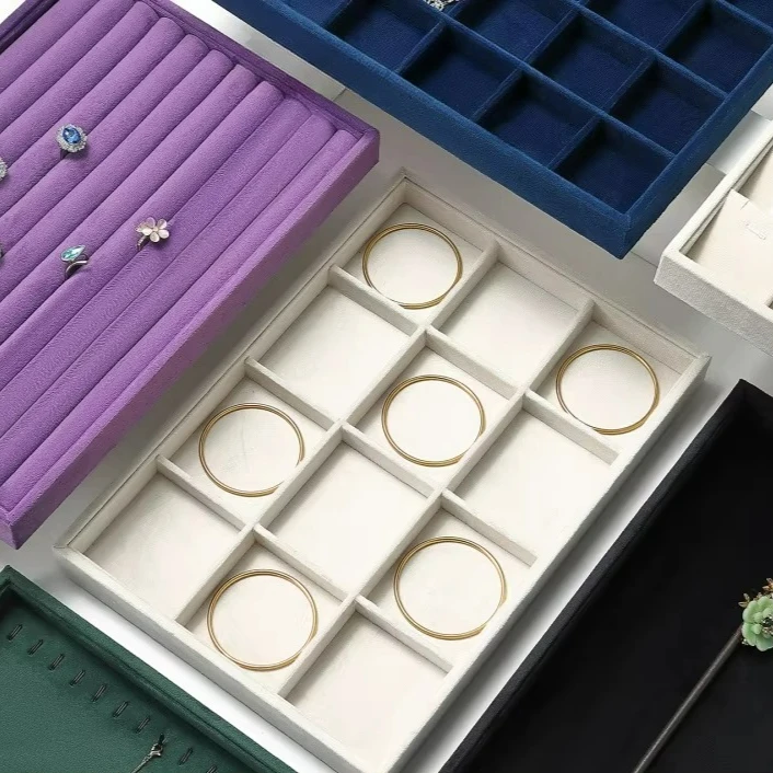 Бархатный поднос для хранения украшений, поднос для демонстрации колец и ожерелий, подставка для просмотра ювелирных изделий
Бархатный поднос для хранения украшений, поднос для демонстрации колец и ожерелий, подставка для просмотра ювелирных изделий
