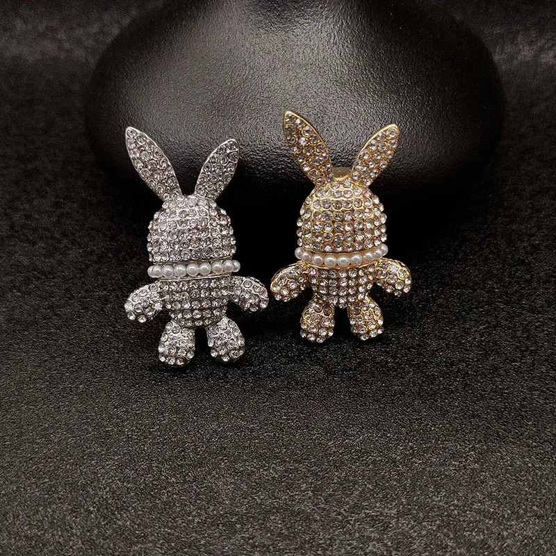 The new full-diamond little rabbit design is cute, unique and exquisite. The brooch is fashionable and versatile
The new full-diamond little rabbit design is cute, unique and exquisite. The brooch is fashionable and versatile