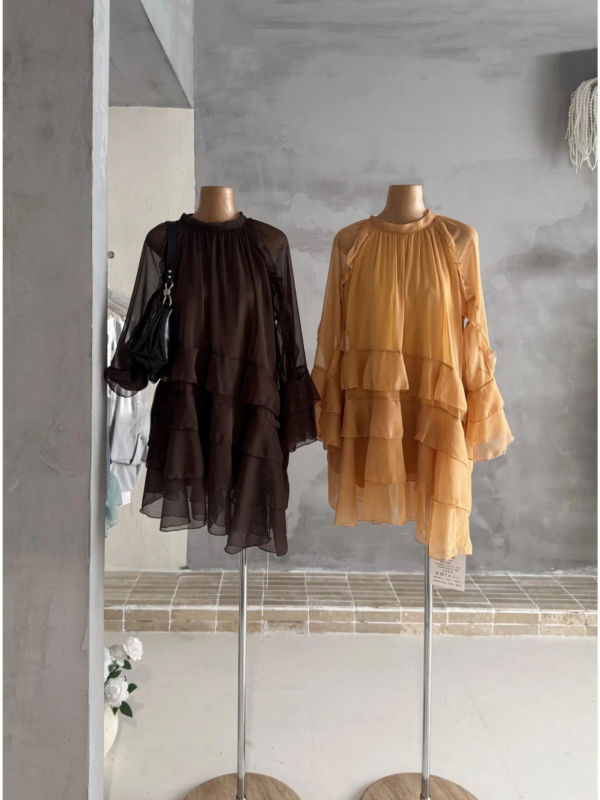 13Studio2026 Gentle Drifting Bell Sleeve Lace Dress Lazy Style Floral Trim Polyester Fiber Long Sleeve round Neck Mid-Length ...
13Studio2026 Gentle Drifting Bell Sleeve Lace Dress Lazy Style Floral Trim Polyester Fiber Long Sleeve round Neck Mid-Length ...