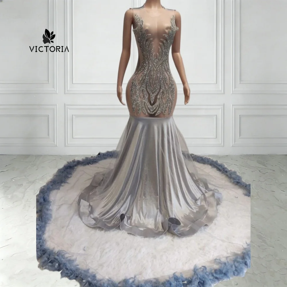 Customized Luxury Silvery Velvet Prom Dress Feathers Mermaid Diamond Crystal Beaded Black Girl Formal Evening Party Gown
Customized Luxury Silvery Velvet Prom Dress Feathers Mermaid Diamond Crystal Beaded Black Girl Formal Evening Party Gown