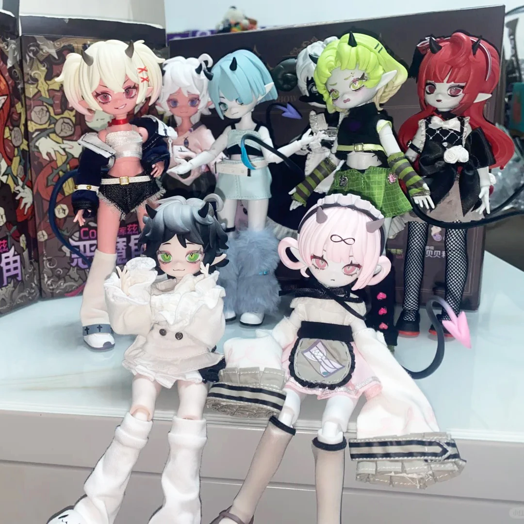 Оригинальная кукла BJD с рогами дьявола, 1/8 BJD, подвижная кукла-украшение, креативная модная игрушка, изысканная кукла, подарки на день рождения для мальчиков и девочек
Оригинальная кукла BJD с рогами дьявола, 1/8 BJD, подвижная кукла-украшение, креативная модная игрушка, изысканная кукла, подарки на день рождения для мальчиков и девочек
