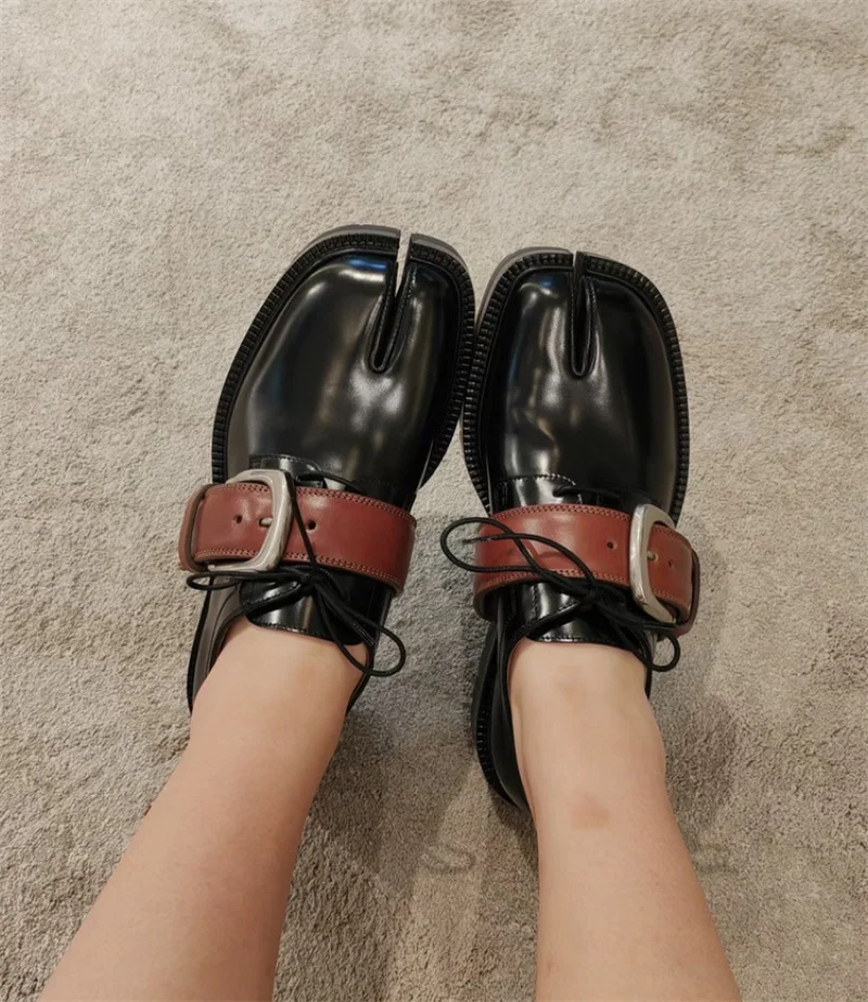 2025 Spring New Women Loafers Split Toe Thick Sole Low Heel Lace-up Belt Buckle Classic Design Simple Office Ladies Slip-On Shoe
2025 Spring New Women Loafers Split Toe Thick Sole Low Heel Lace-up Belt Buckle Classic Design Simple Office Ladies Slip-On Shoe