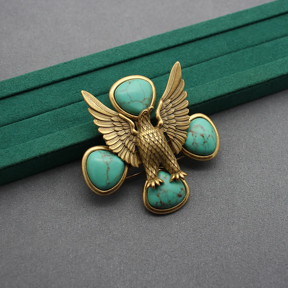 Vintage Eagle Brooch Turquoise Embossed Inlaid Three-dimensional Animal
Vintage Eagle Brooch Turquoise Embossed Inlaid Three-dimensional Animal