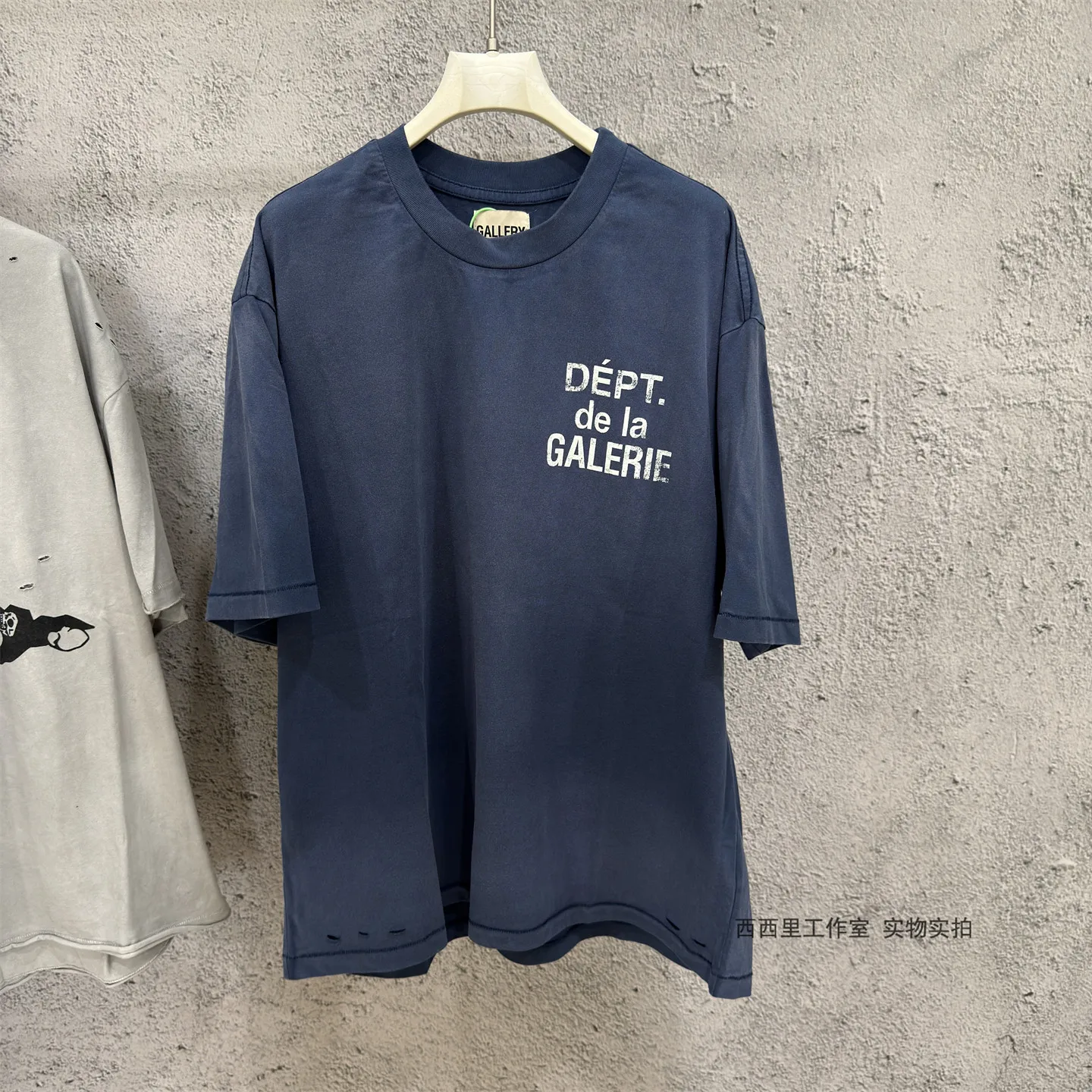 GALLERY DEPT South Coast Limited Short Sleeve Casual Retro Old Loose Wash Pure Cotton Ripped T-Shirt
GALLERY DEPT South Coast Limited Short Sleeve Casual Retro Old Loose Wash Pure Cotton Ripped T-Shirt