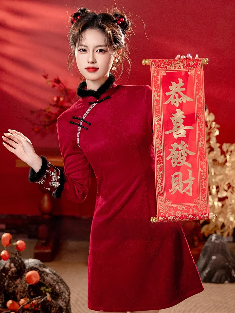 Красное китайское длинное платье-ципао с длинными рукавами, на флисовой подкладке, утепленное, новогодняя одежда, маленький размер, на пуговицах, зимняя одежда
Красное китайское длинное платье-ципао с длинными рукавами, на флисовой подкладке, утепленное, новогодняя одежда, маленький размер, на пуговицах, зимняя одежда