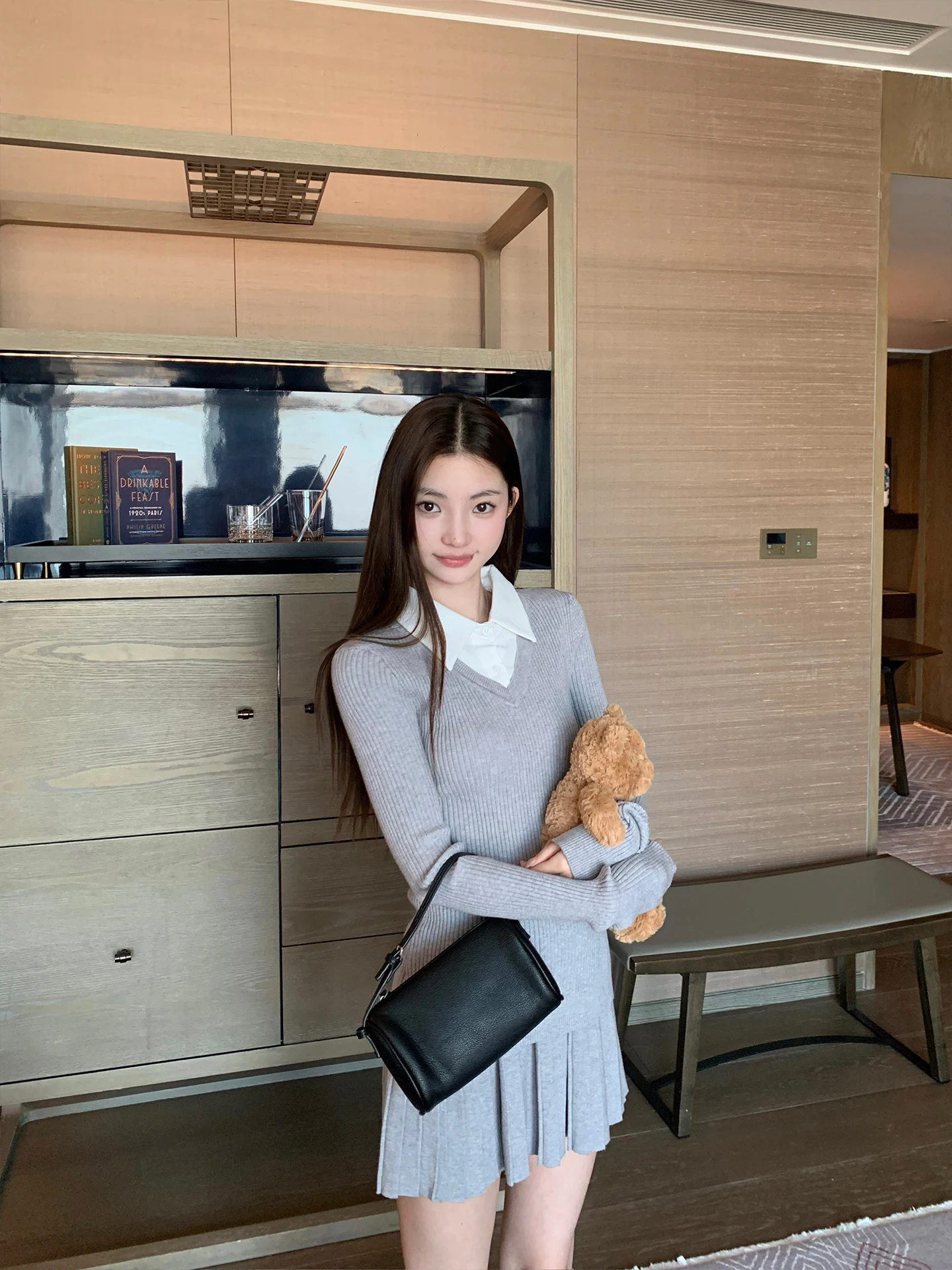 Весенний комплект: вязаный топ и юбка А-силуэта, имитация двух предметов, женский корейский стиль, приталенный крой, длинный рукав, модный студенческий стиль
Весенний комплект: вязаный топ и юбка А-силуэта, имитация двух предметов, женский корейский стиль, приталенный крой, длинный рукав, модный студенческий стиль