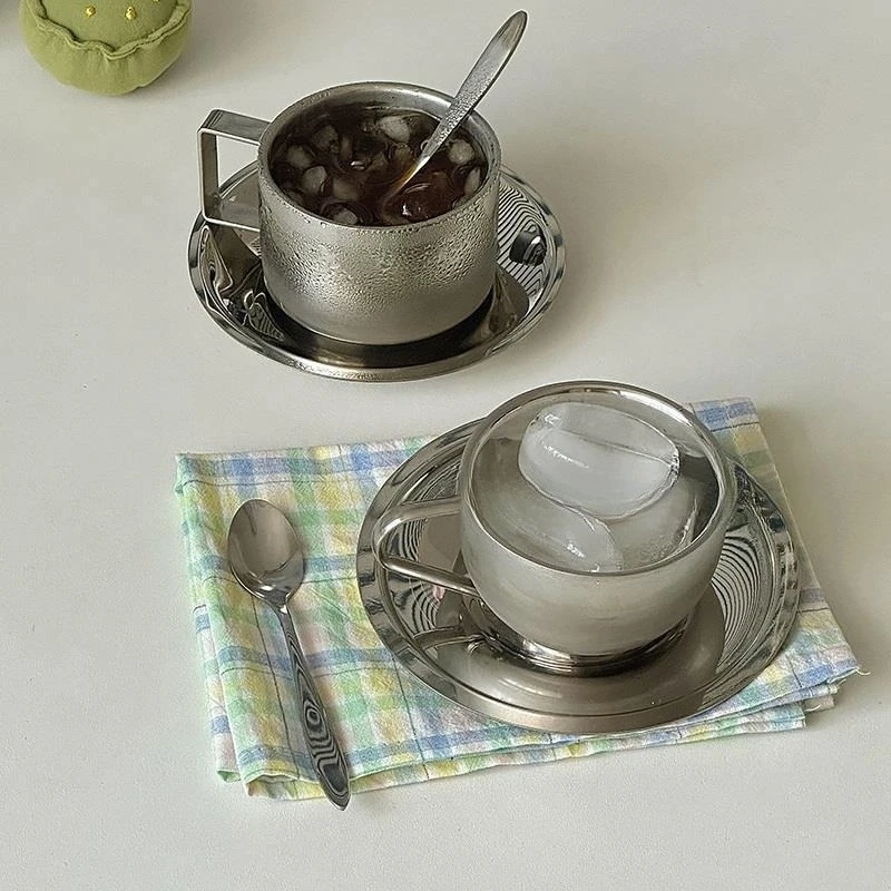 Creative Design of Niche Coffee Cups Plate Set Retro Stainless Steel Latte Cup with High Aesthetic Value Milan Restaurant Cups
Creative Design of Niche Coffee Cups Plate Set Retro Stainless Steel Latte Cup with High Aesthetic Value Milan Restaurant Cups