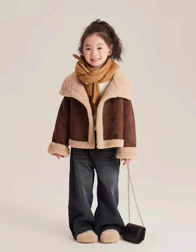 Girls' winter clothing, winter new style, thick medium to large children's fur one-piece lapel deer fur coat
Girls' winter clothing, winter new style, thick medium to large children's fur one-piece lapel deer fur coat