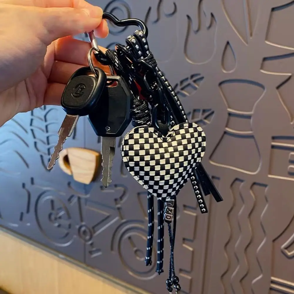 Leather Light Luxury Pendant Heart-shaped INS-style Leather Key Chain Black White Plaid Letter Trinket
Leather Light Luxury Pendant Heart-shaped INS-style Leather Key Chain Black White Plaid Letter Trinket
