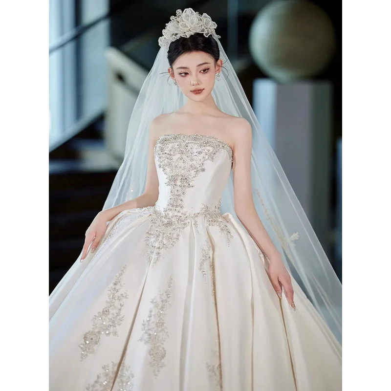 Strapless Satin Light Wedding Dress 2025 New High-Quality Texture Petite Main Gown With Long Train Winter Women Trailing Style
Strapless Satin Light Wedding Dress 2025 New High-Quality Texture Petite Main Gown With Long Train Winter Women Trailing Style