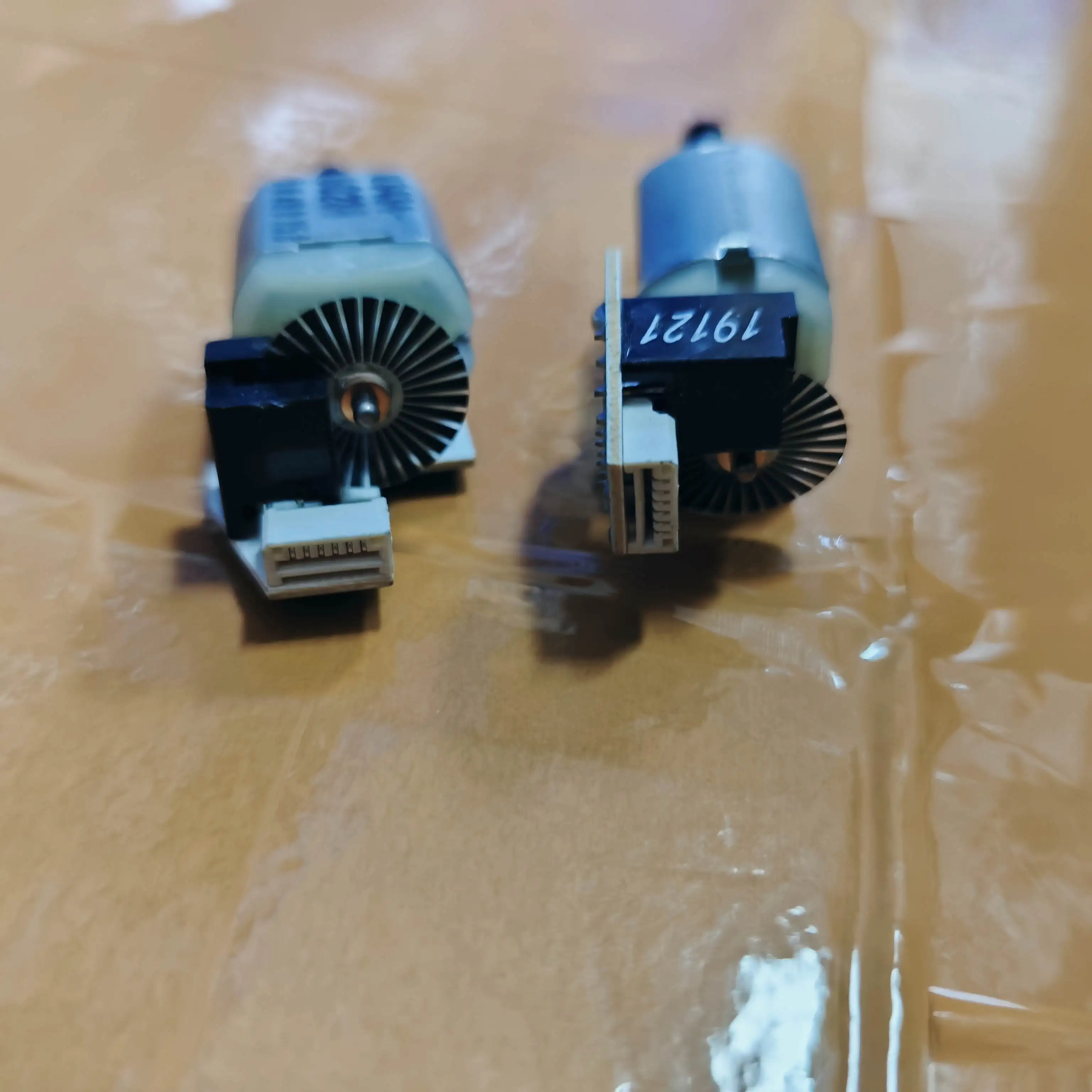 5X CN503-60006 Двигатель постоянного тока привода сканера для HP 125 126 127 128 175 176 177 225 226 277 477 8610 8620 5530 4515 4500 3545 4630 6830
5X CN503-60006 Двигатель постоянного тока привода сканера для HP 125 126 127 128 175 176 177 225 226 277 477 8610 8620 5530 4515 4500 3545 4630 6830