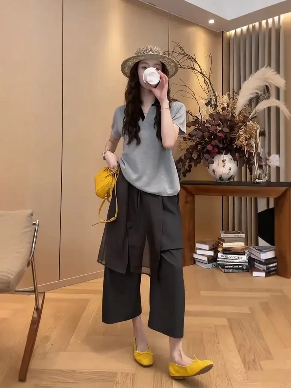 Summer Fashion plus Size Women's Short Sleeve T-Shirt And Eighteen Pants Casual Style Clothing Set High Waist Polyester Fabric
Summer Fashion plus Size Women's Short Sleeve T-Shirt And Eighteen Pants Casual Style Clothing Set High Waist Polyester Fabric