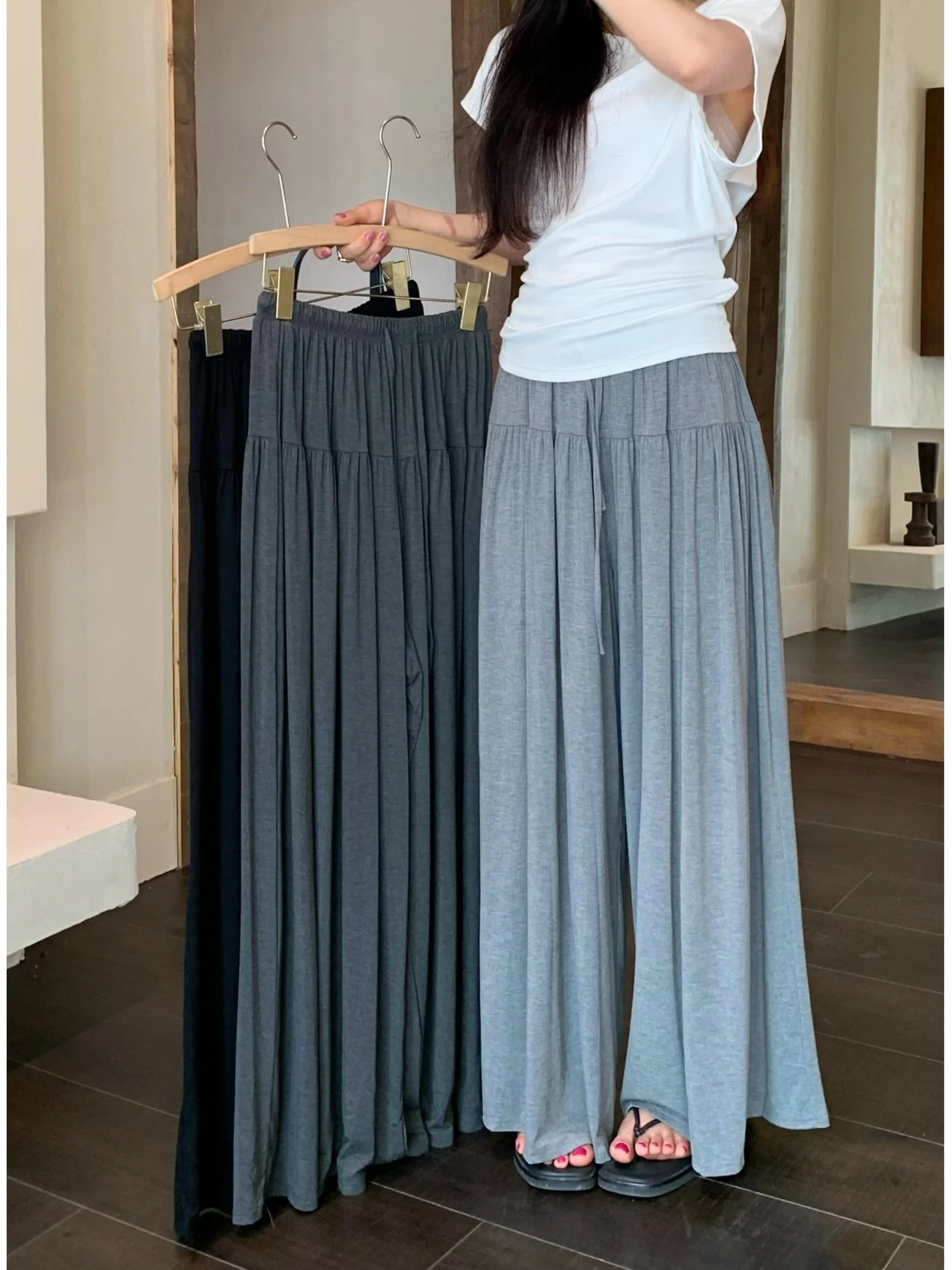 Gray High Waist Drapey Wide Leg Casual Pants Women Summer Lazy Loose Slim Straight Tube Pants Versatile Floor-Length Trousers
Gray High Waist Drapey Wide Leg Casual Pants Women Summer Lazy Loose Slim Straight Tube Pants Versatile Floor-Length Trousers
