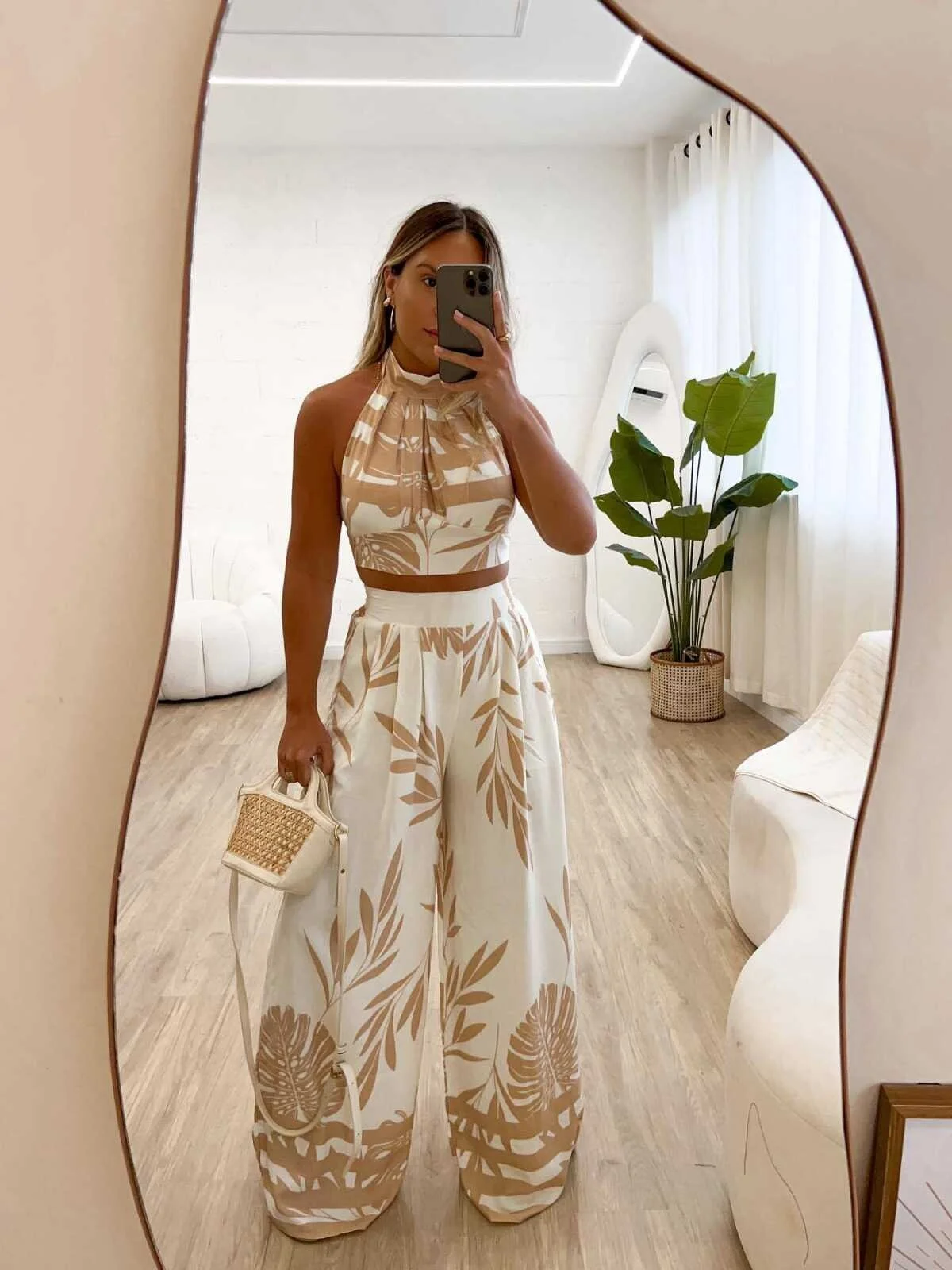 Bohemian Fashion Neck Hanging Sleeveless Printed Pants Set Summer Season Women's Clothing Ensemble Trendy Outfit
Bohemian Fashion Neck Hanging Sleeveless Printed Pants Set Summer Season Women's Clothing Ensemble Trendy Outfit